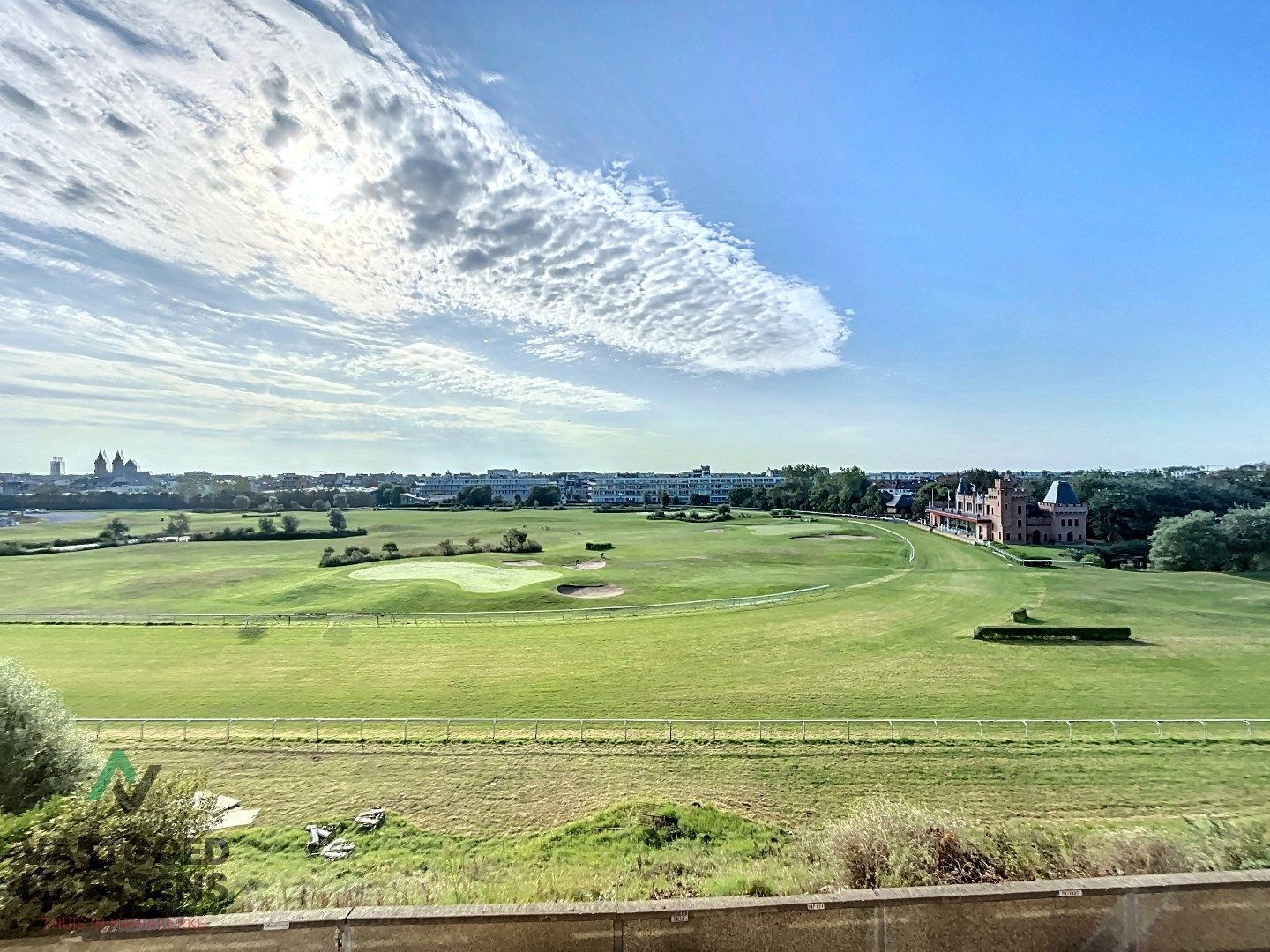 INSTAPKLARE STUDIO MET TERRAS - ZICHT OP GOLF  foto 6