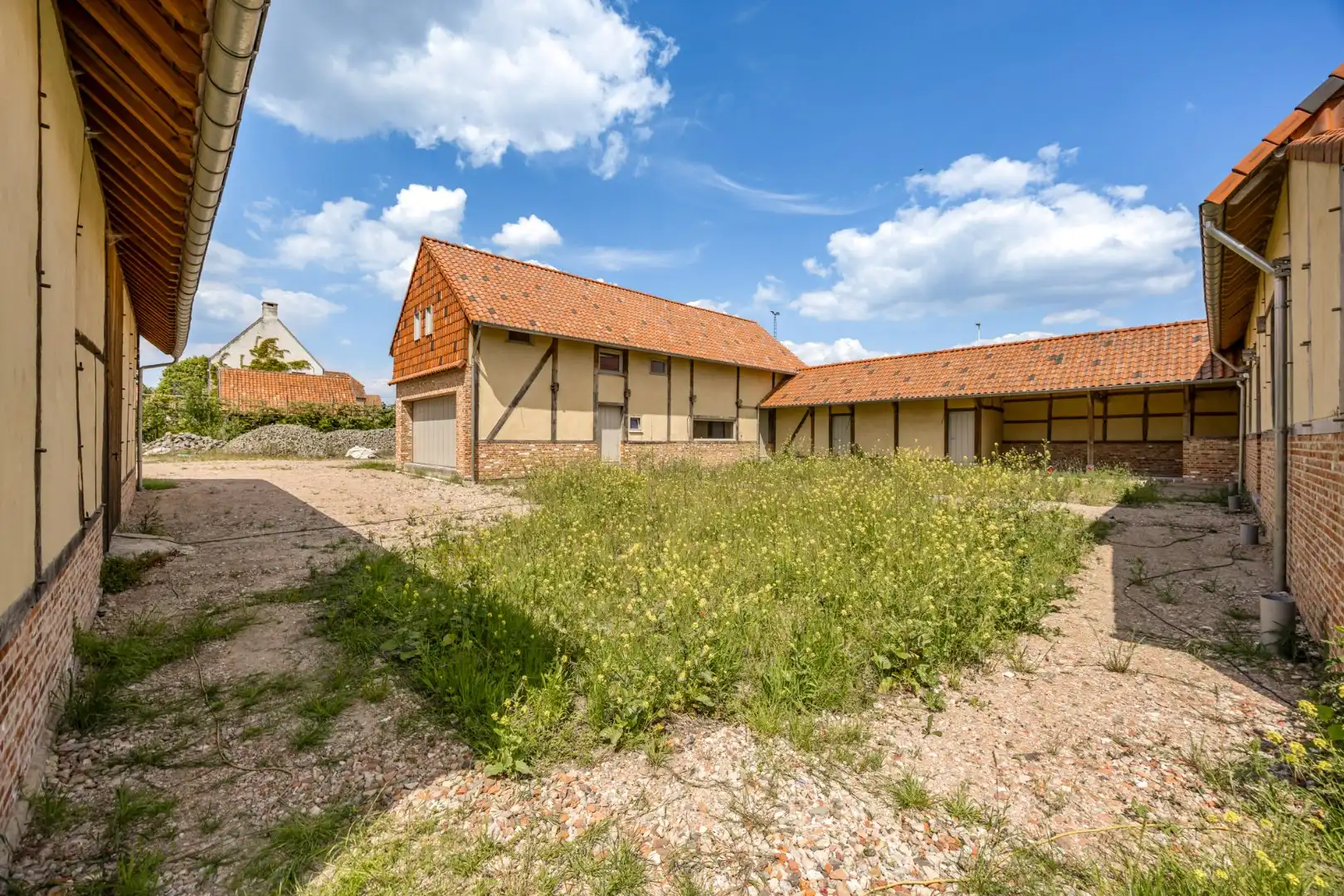 UNIEKE VIERKANTSHOEVE met paardenstallen op 7,34 hectare met vergunning voor zwembad en poolhouse foto 6