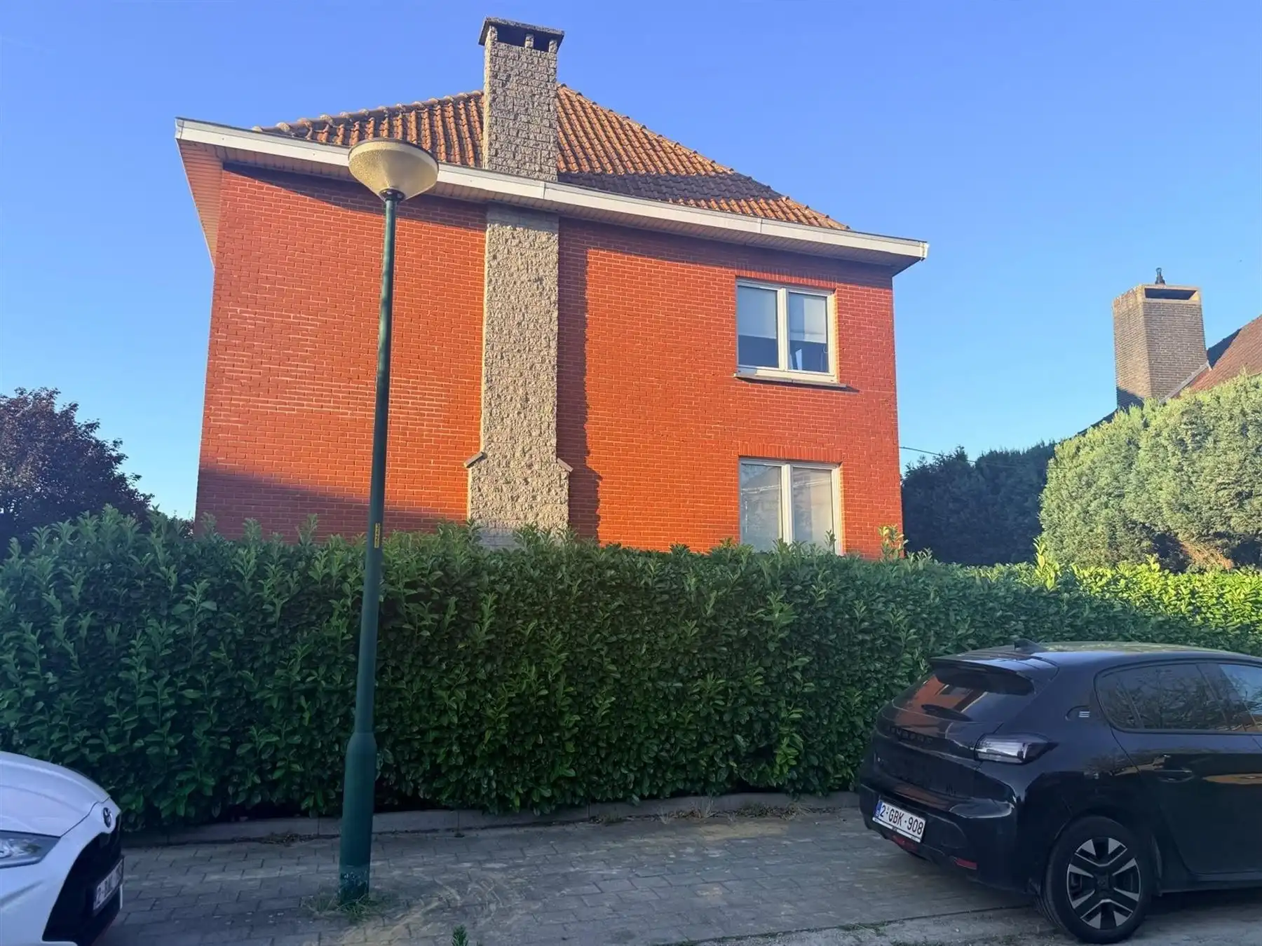 GOEDE GELEGEN 3-GEVELWONING MET TUIN foto 2