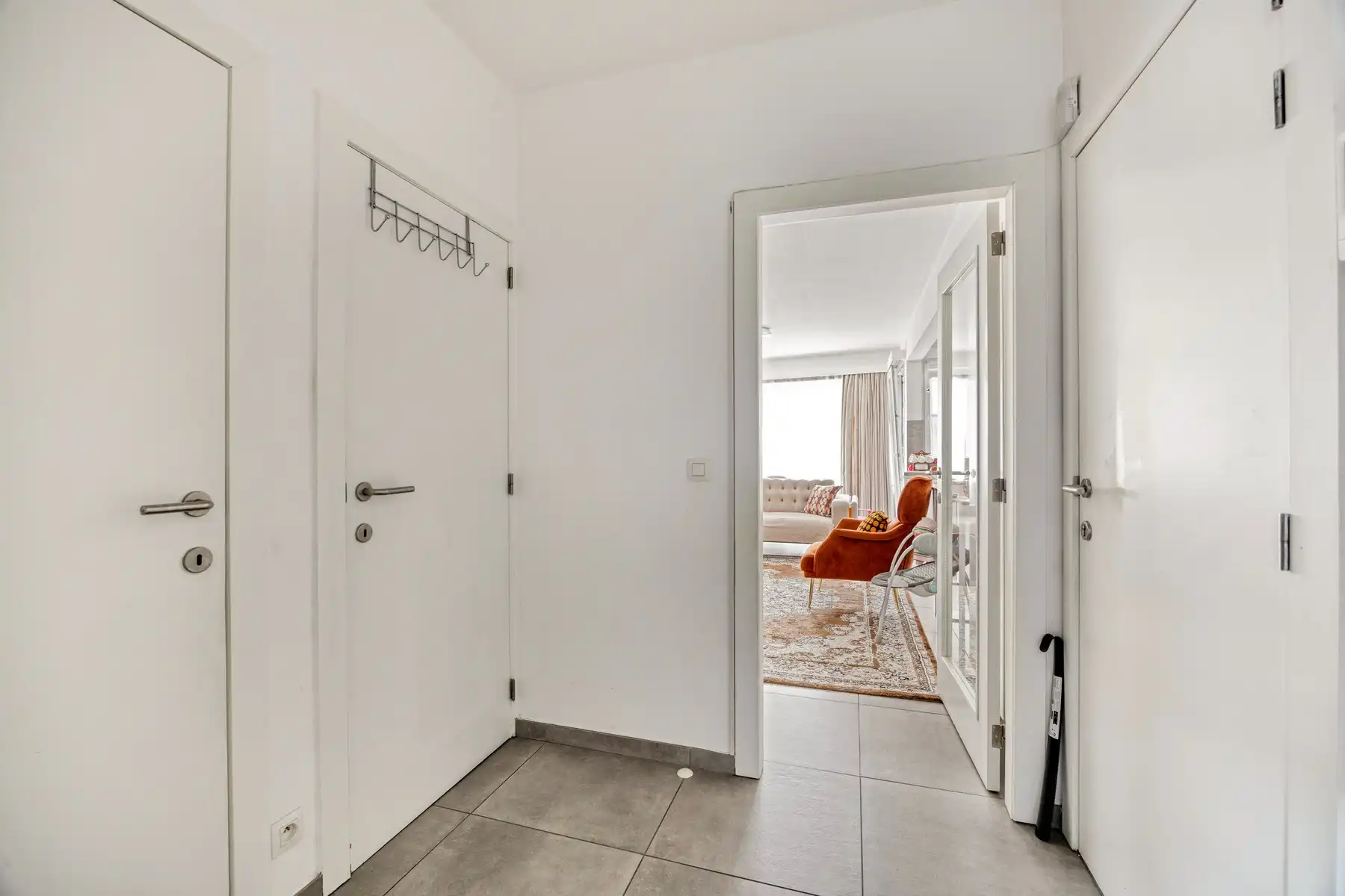 Volledig gerenoveerd appartement in kleine residentie foto 2