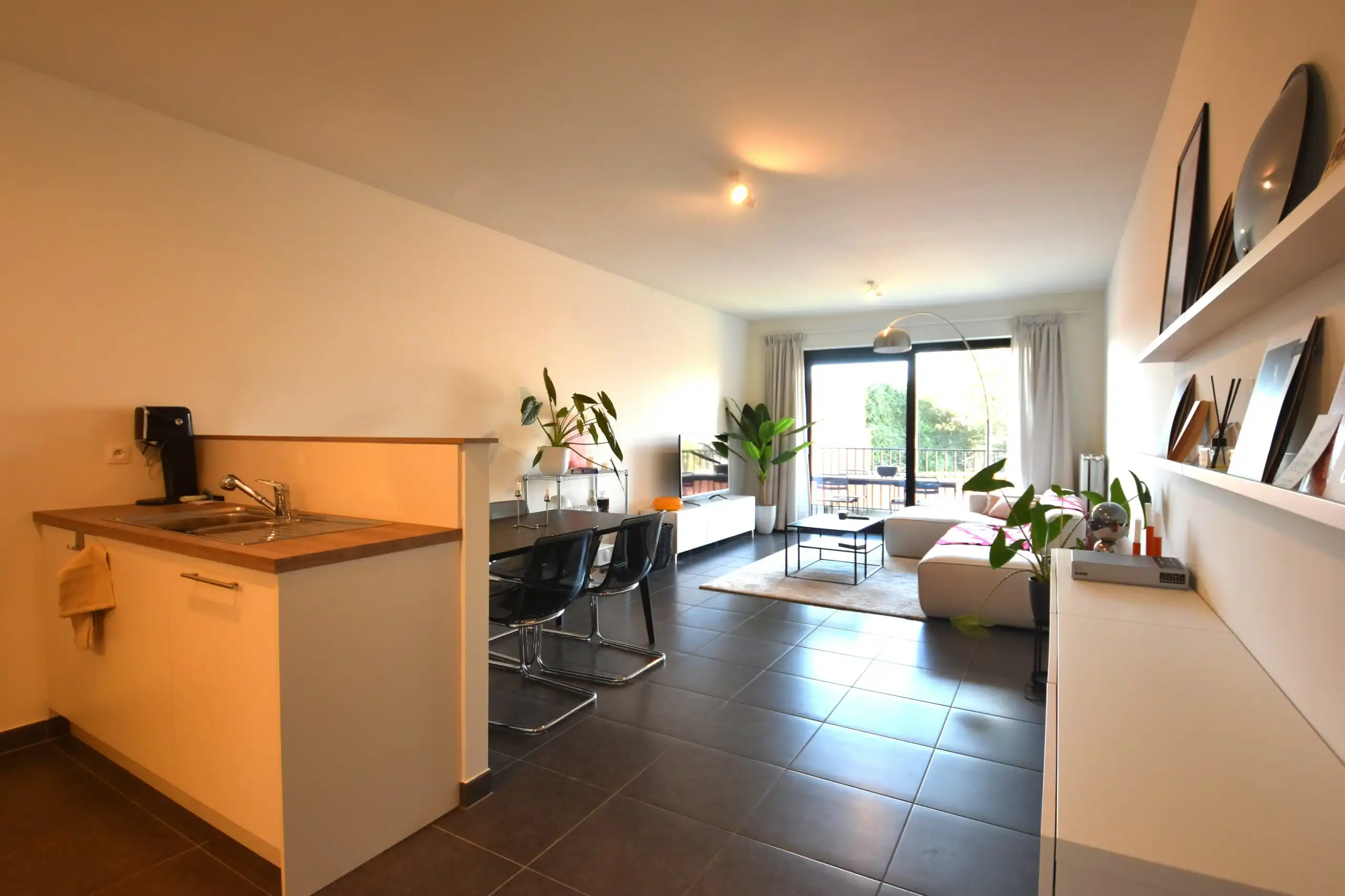 Recent energiezuinig appartement in Sint-Niklaas foto 2