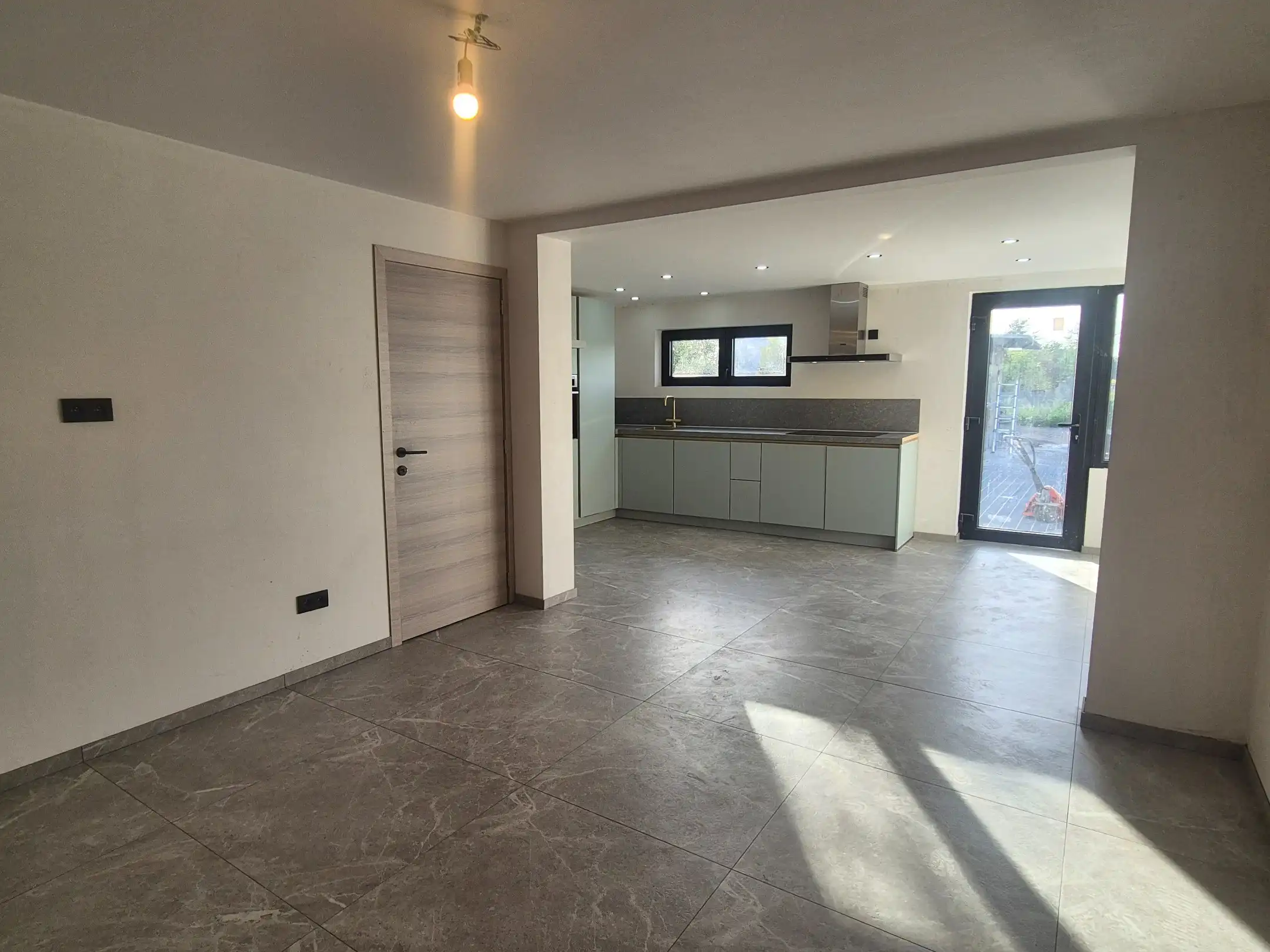 RUIME, VOLLEDIG GERENOVEERDE WONING – 5 SLAAPKAMERS – ENERGIELABEL B foto 9
