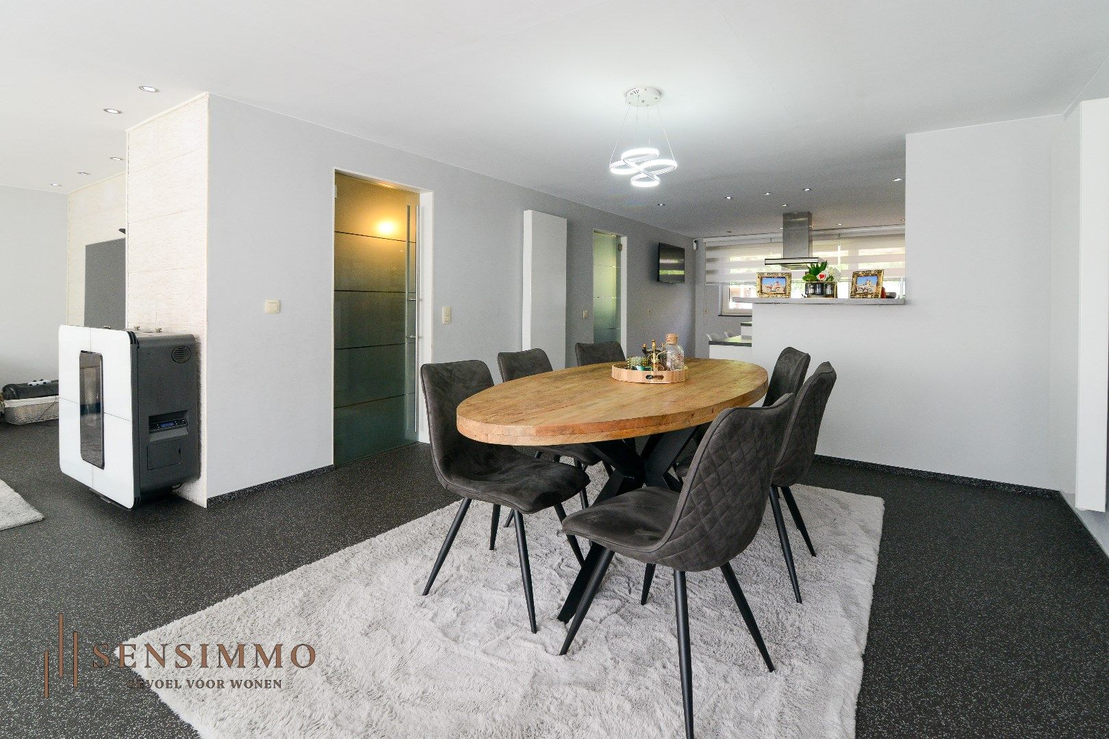 Prachtig gelegen energiezuinig en instapklare woning! foto {{pictureIndex}}