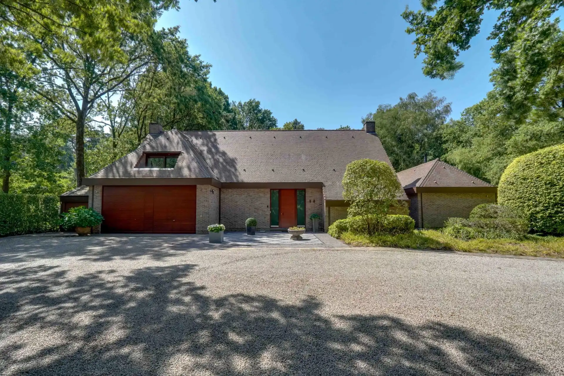 Exclusieve Residentiële Villa met Tijdloze Elegantie en Uitzonderlijk Wooncomfort foto 2