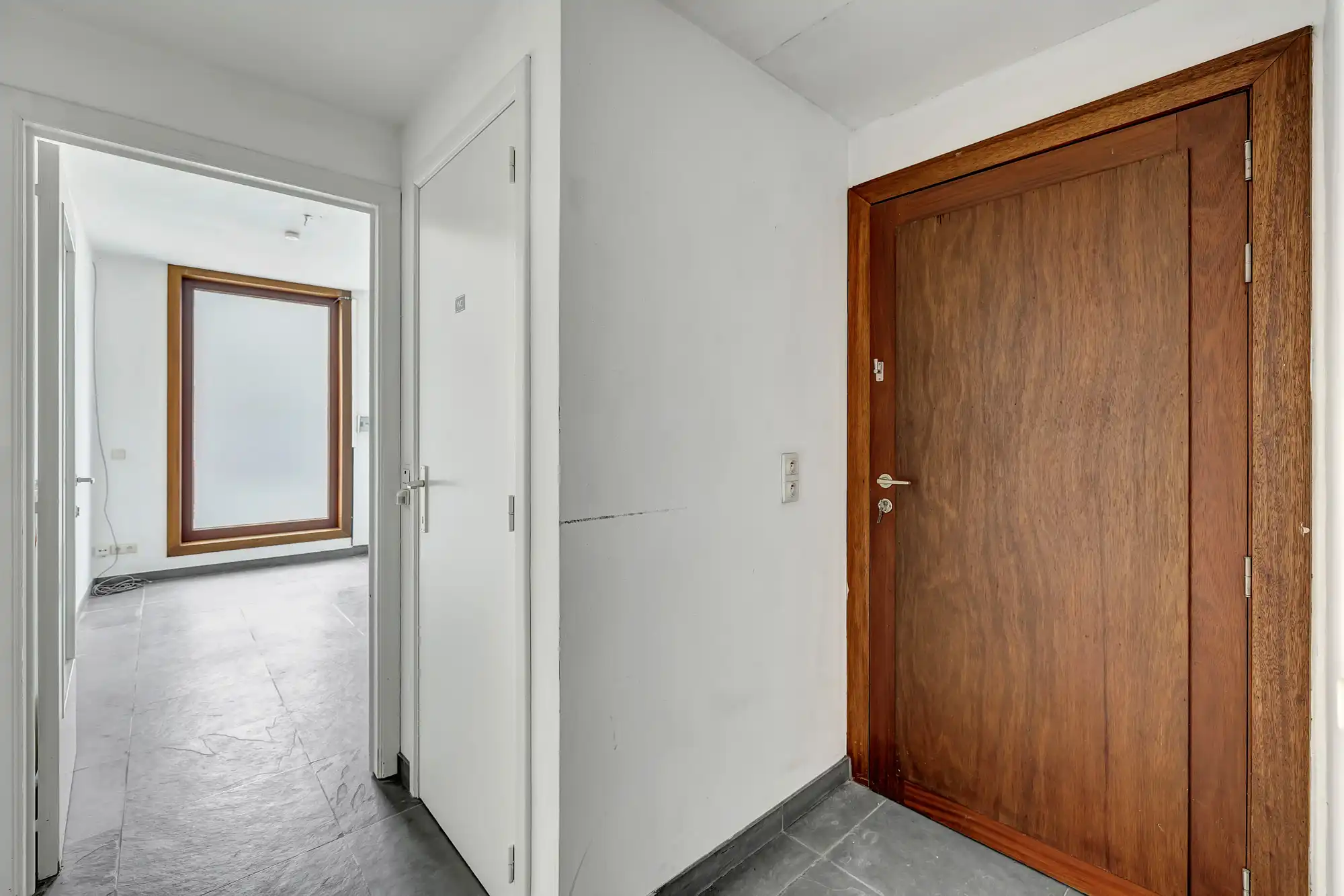 Veelzijdige handelsruimte op centrale ligging met garagebox foto 9