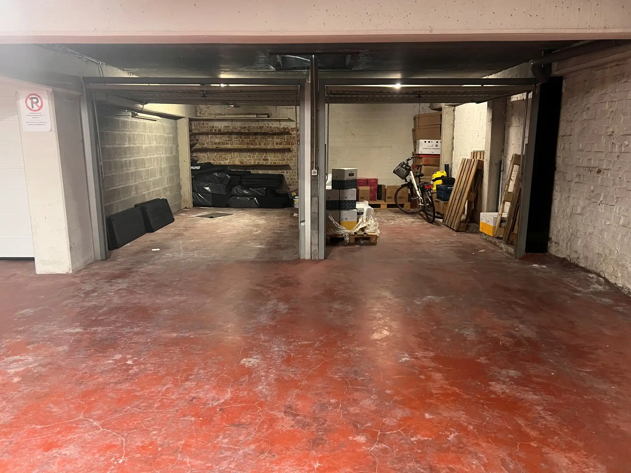 Garagebox op het gelijkvloers van een residentie gelegen in de Van Bunnenlaan nabij het Van Bunnenplein. foto 2