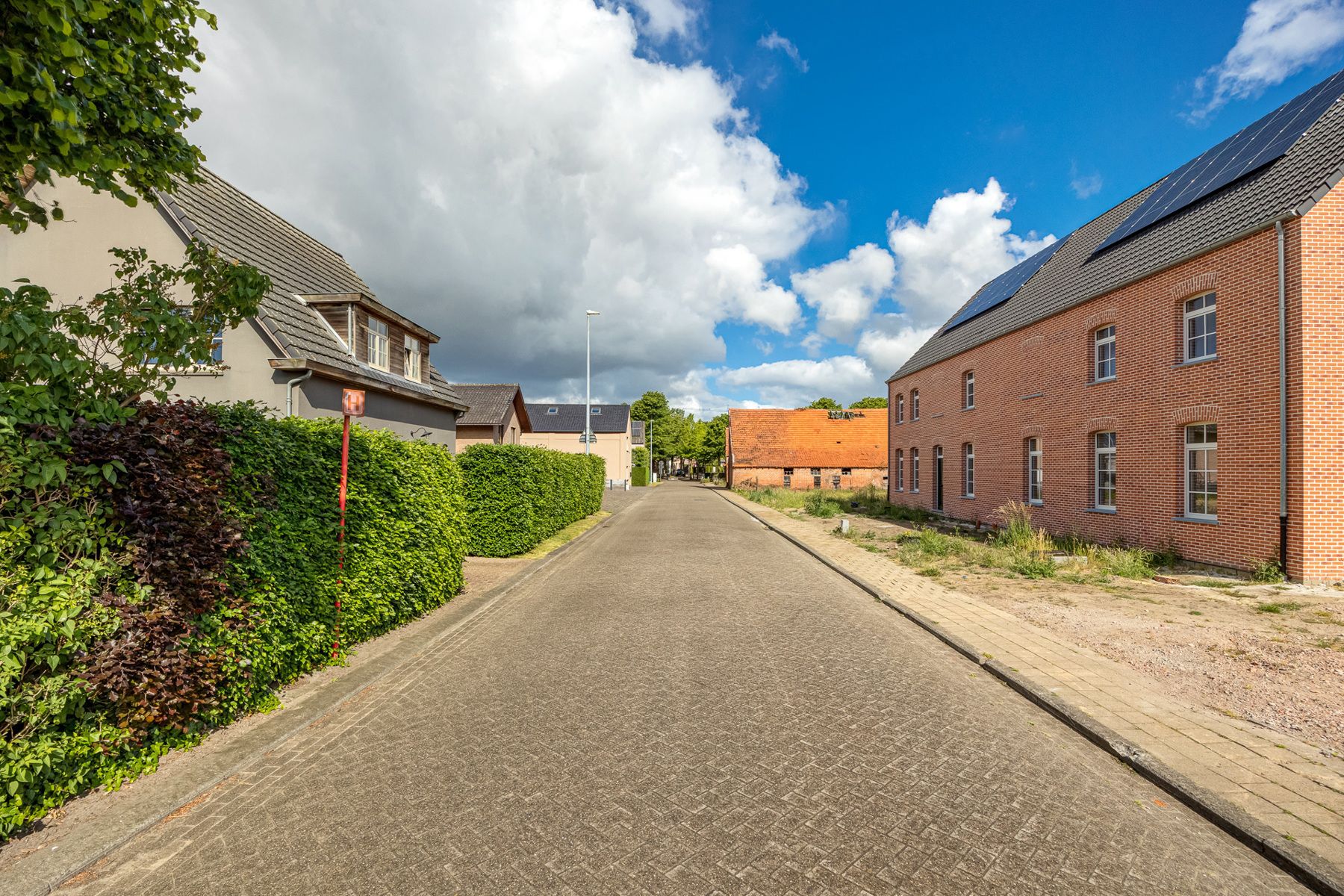 Ruime gezinswoning (ca 245 m²) met 3 slaapkamers op perceel van ca. 330 m². foto 21