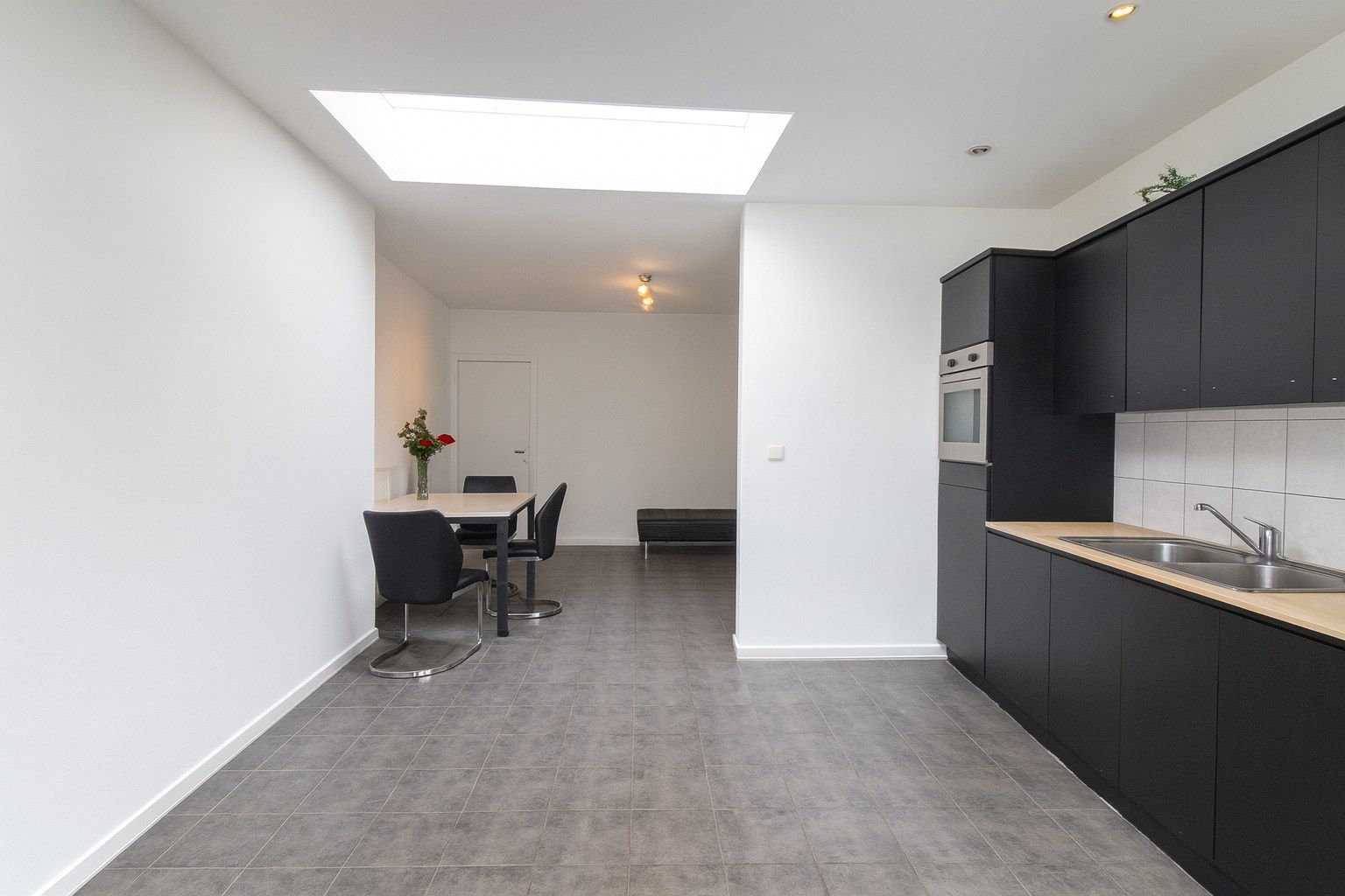 Te koop: Charmante centraal gelegen stadswoning met vijf slaapkamers in hartje Sint-Niklaas! foto 4