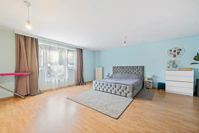 Roeselare : ruime lichtrijke duplexappartement met zolder voorzien van  2 slaapkamers en een groot zonneterras binnenin een woonerf. (opp 143 m²) foto 5