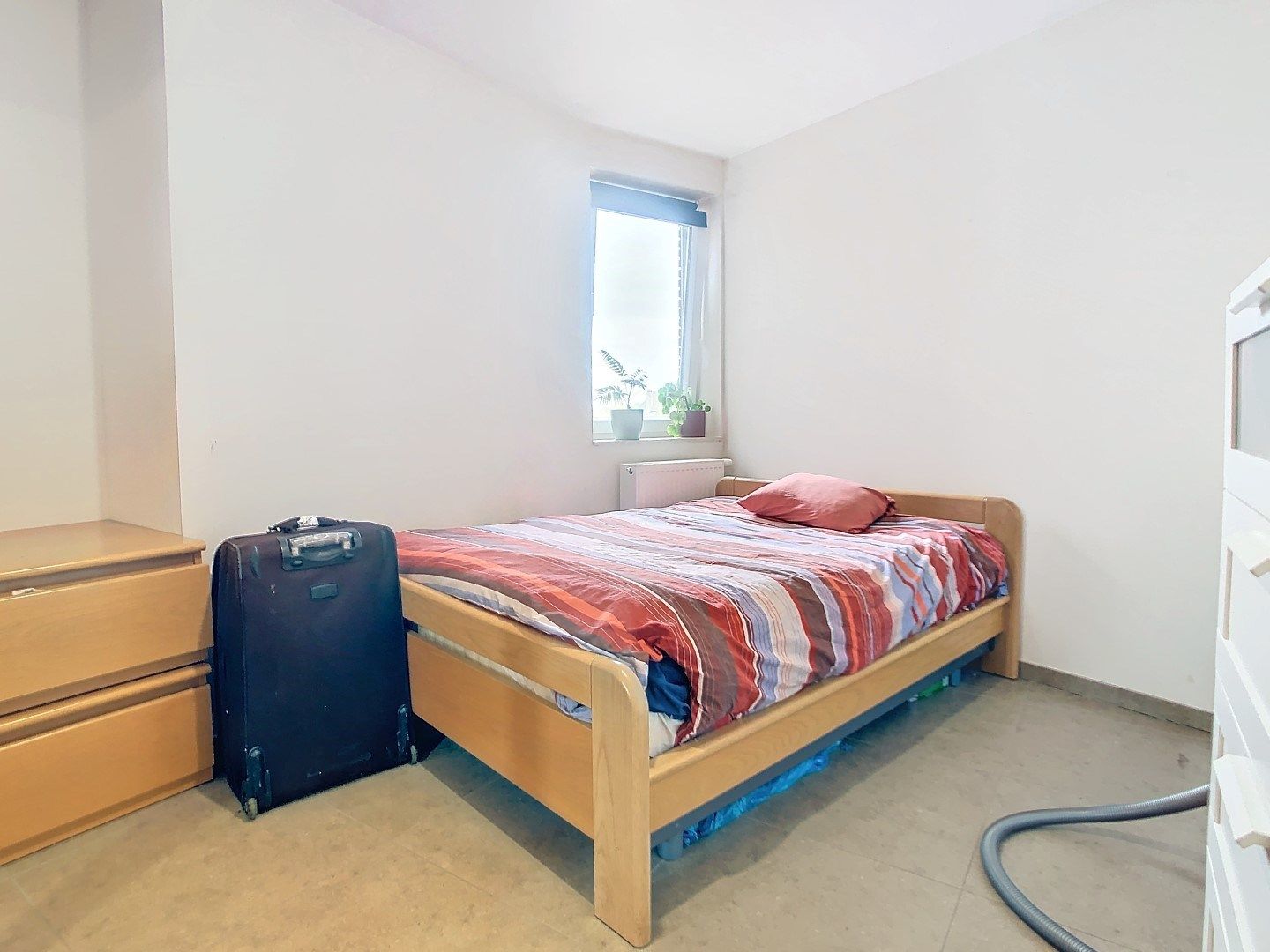 Recent appartement met 2 slaapkamers én overdekte parkeerplaats op het marktplein te Oostnieuwkerke foto 5