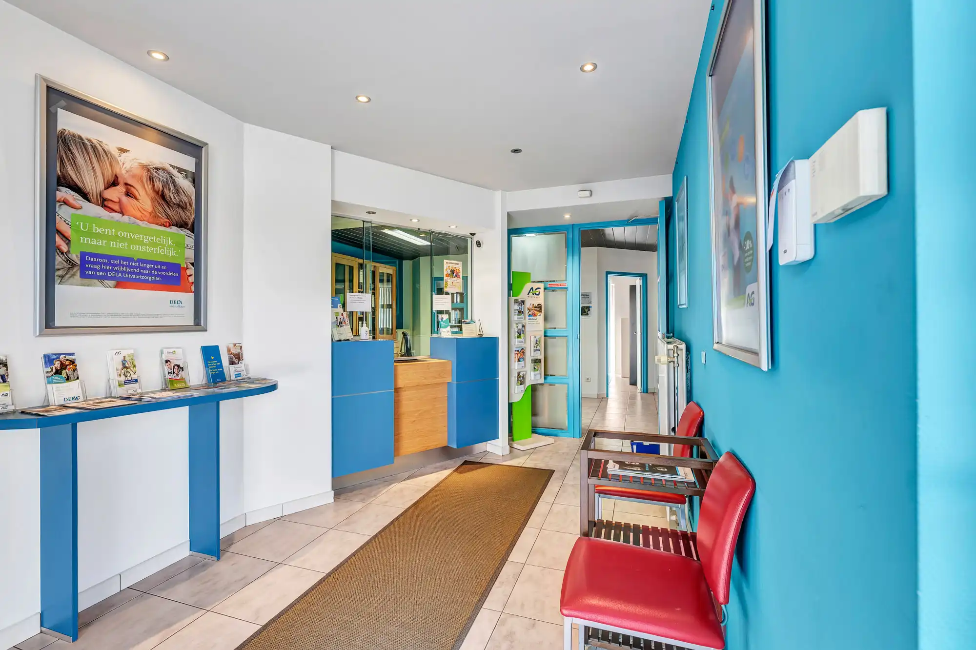 Commercieel gelijkvloers met ruim appartement foto 4