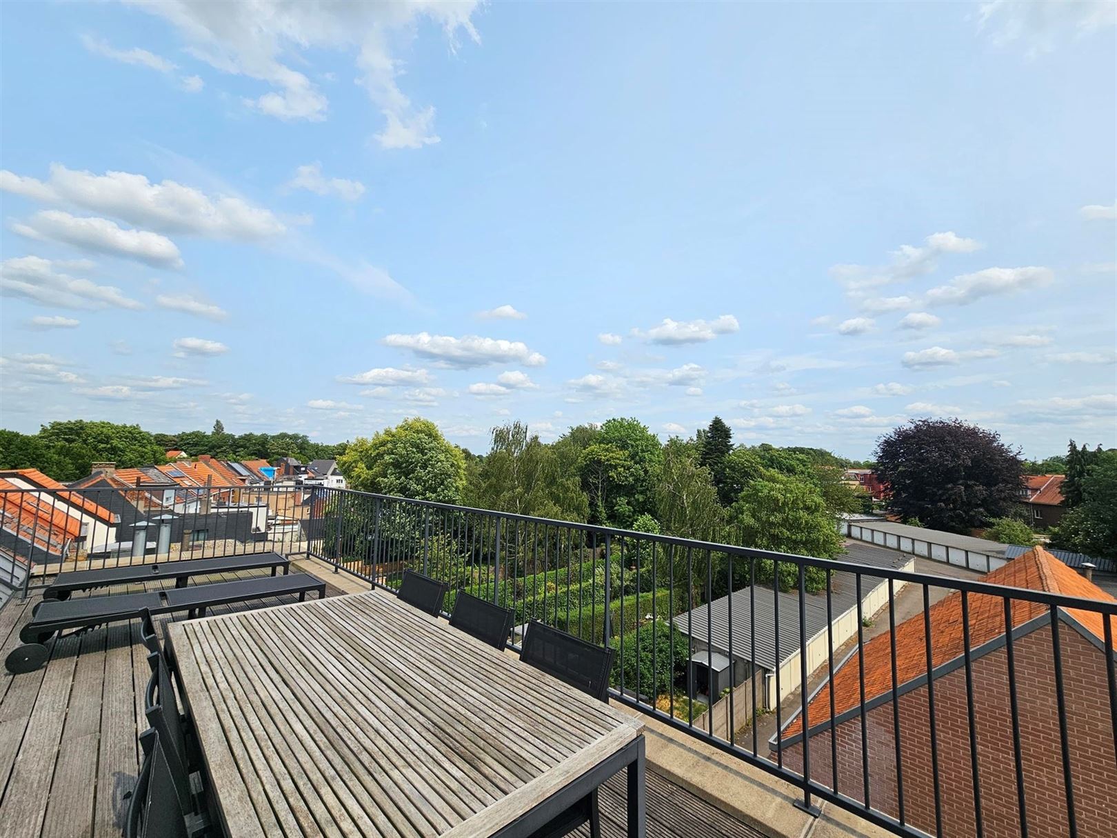 Dakappartement met groot terras op centrale ligging. foto 2
