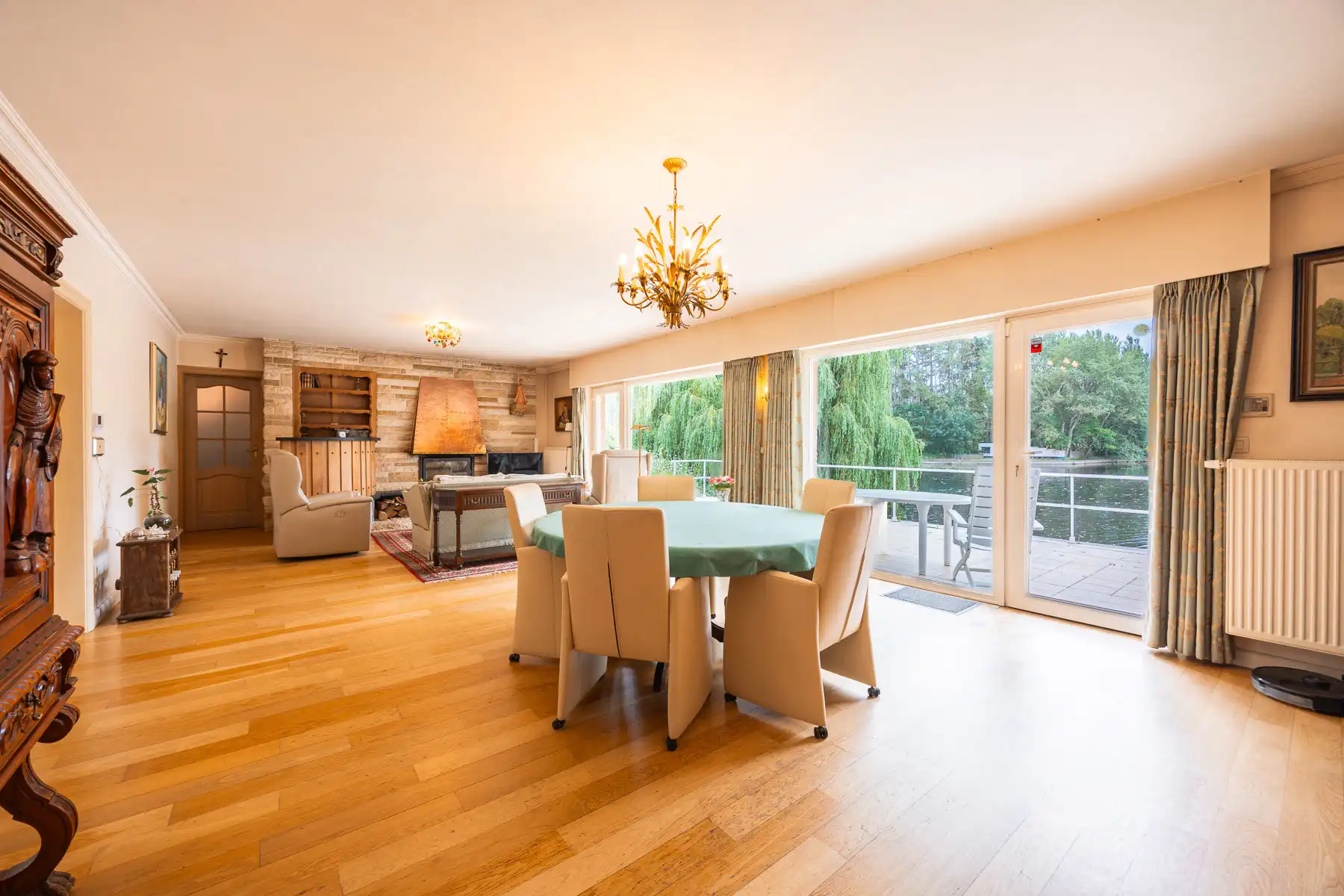 Knappe villa in landelijke omgeving met prachtige vijver foto 6