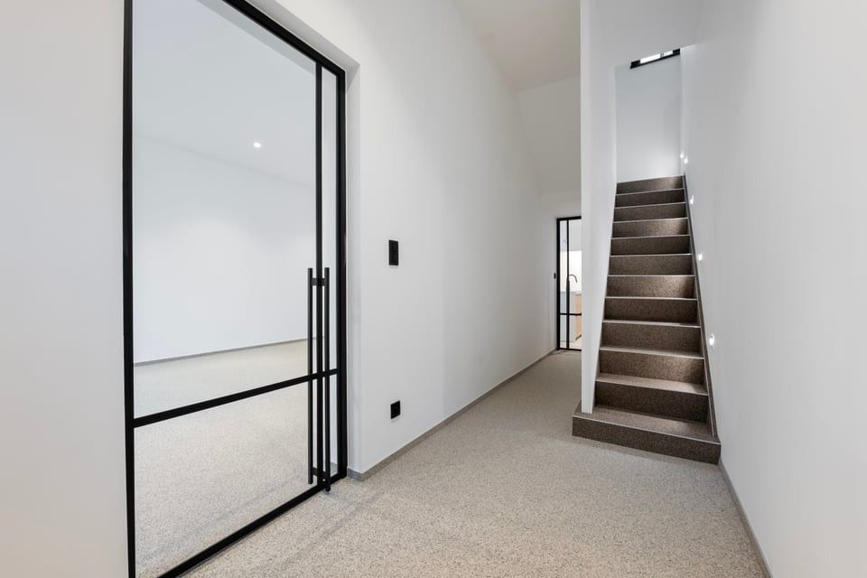 PRACHTIG GERENOVEERDE HERENWONING MET 3 SLPKS OP CENTRALE LIGGING foto 3