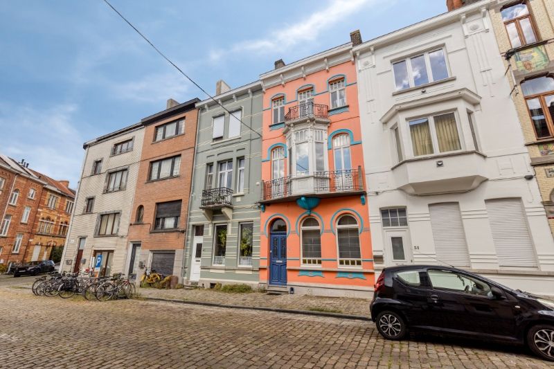 KARAKTERVOLLE BURGERWONING MET TUIN IN EEN RUSTIGE BUURT foto 2
