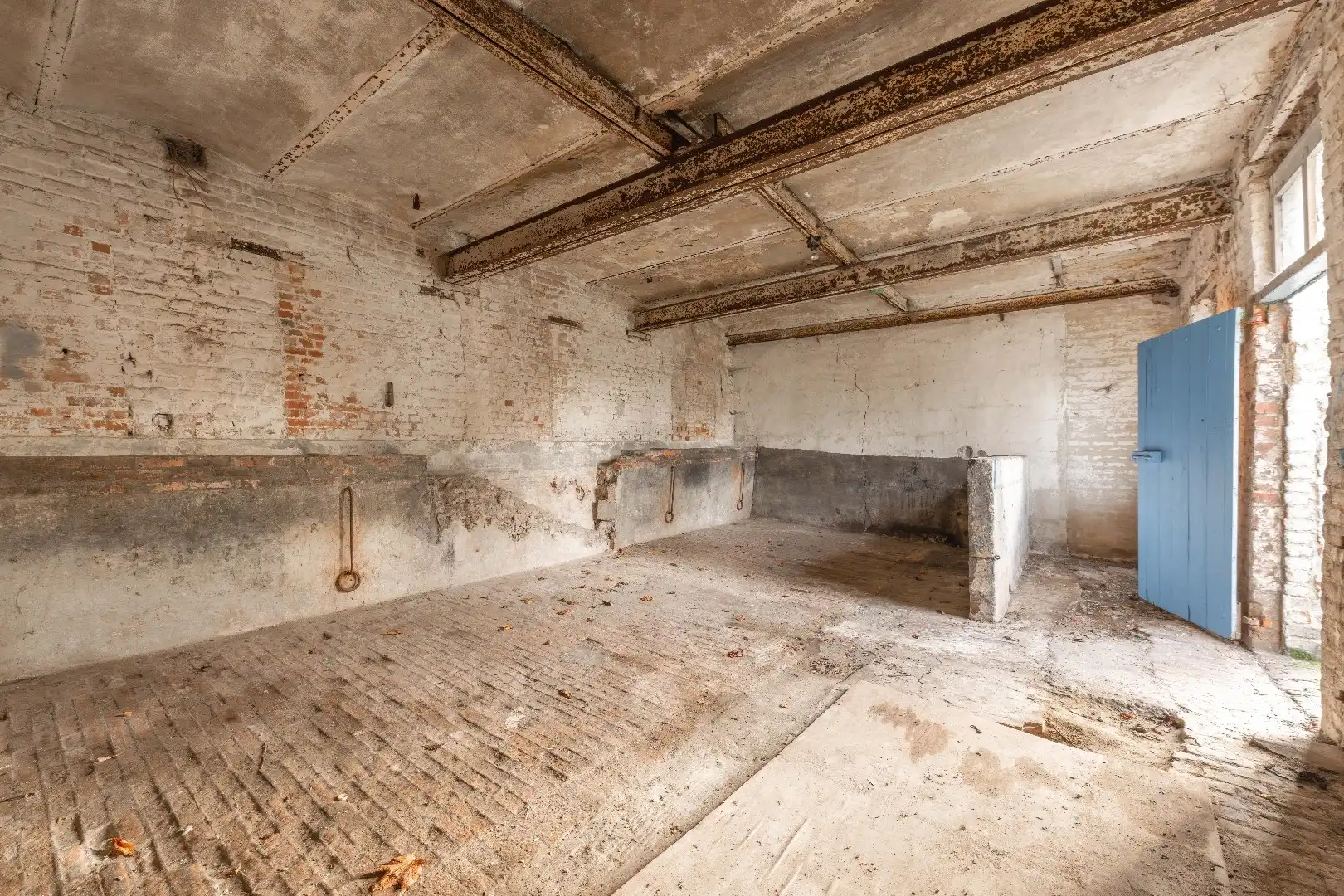 STATIGE HERENWONING MET LOODS 350 m² foto 24