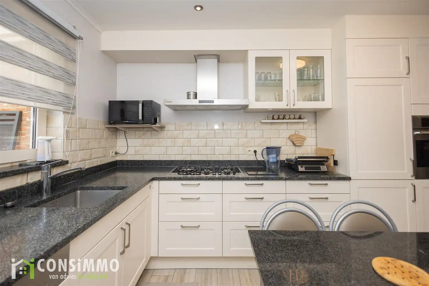 Instapklare en ruime woning met 5 slaapkamers in Genk foto 10