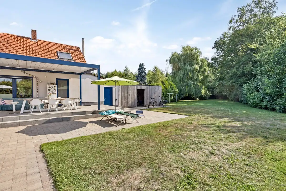 Ruim ingedeelde woning met 4 slpks op een mooi perceel van 21 are met achterliggend groen. foto 25