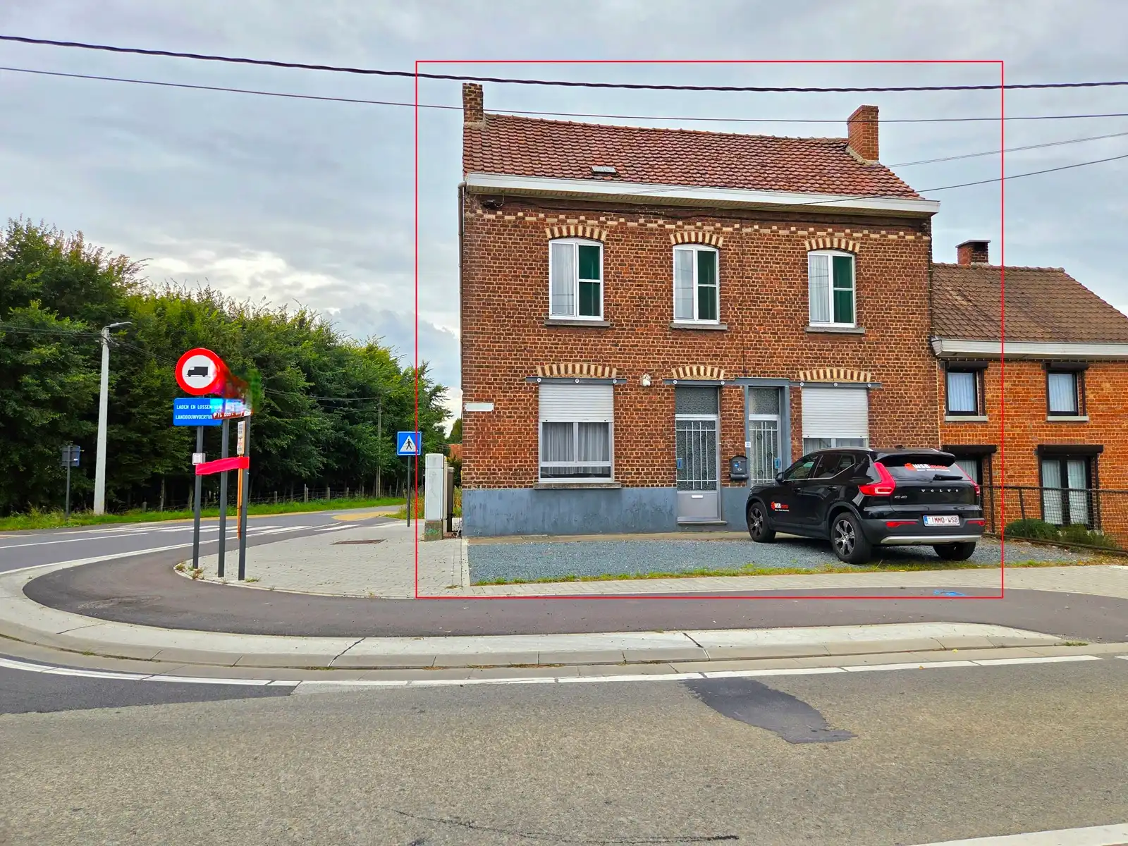 WSB-Immo biedt u deze prachtige te renoveren woning! foto {{pictureIndex}}