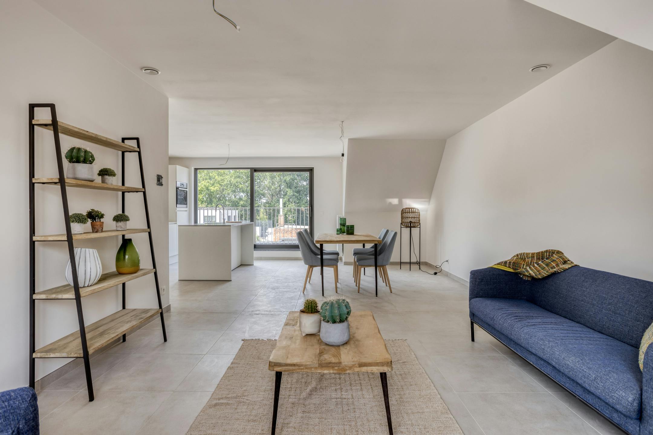 INSTAPKLAAR BEN-APPARTEMENT MET 2 SLAAPK. IN BAZEL EN TERRAS foto 5