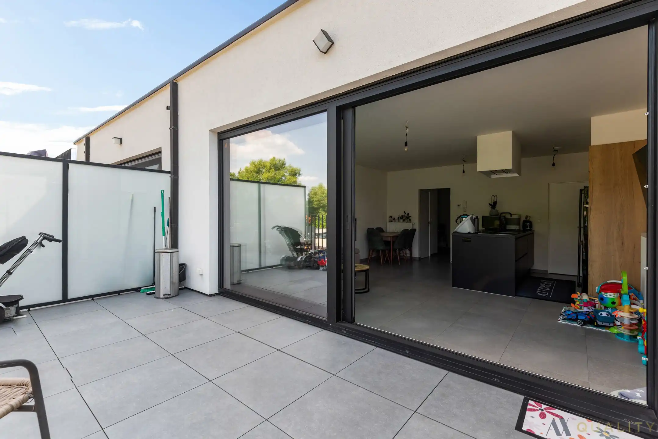 2-slaapkamer appartement met ruim terras foto 11