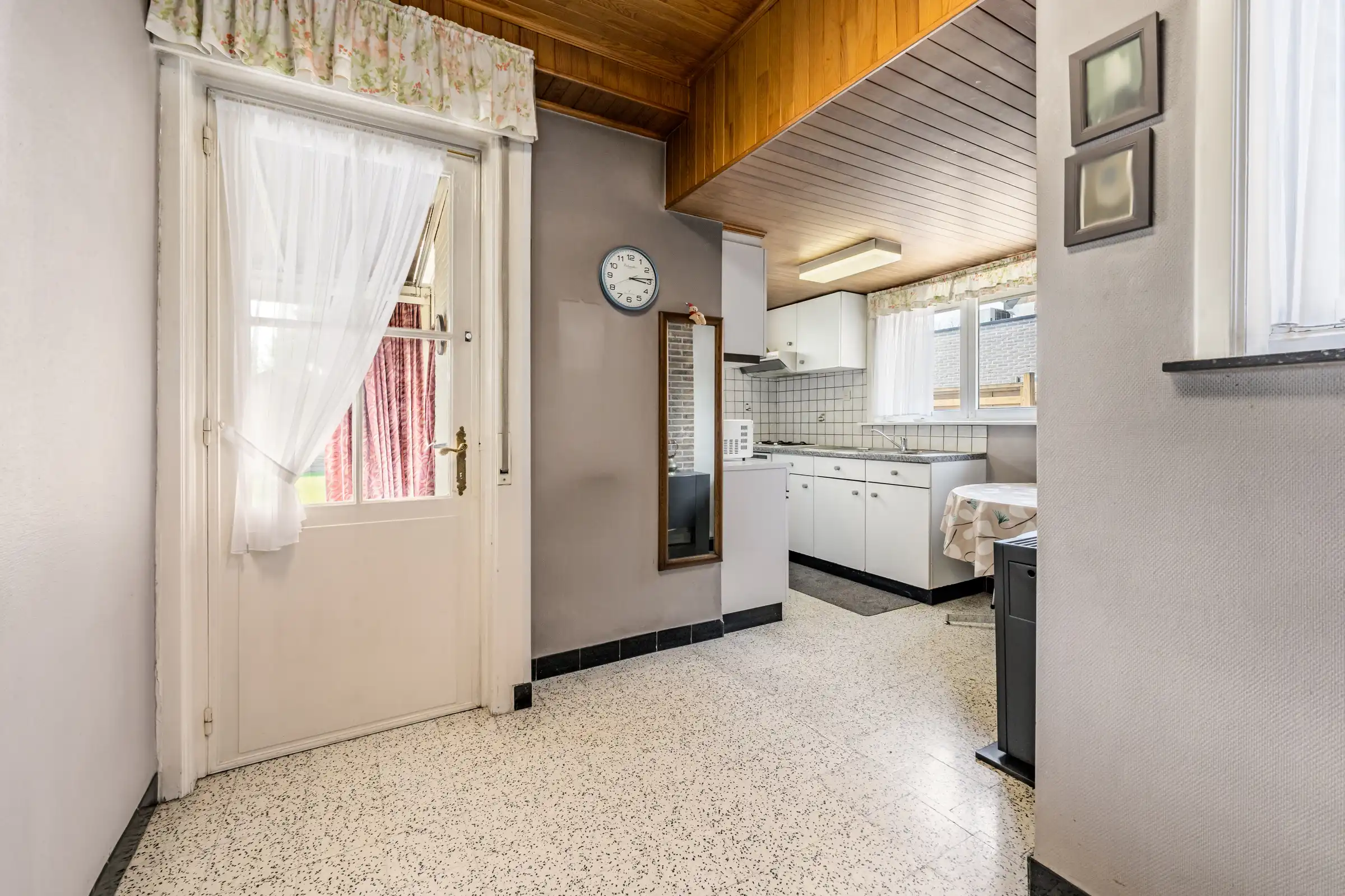 Gezellige woning met grote tuin in Outrijve foto 7
