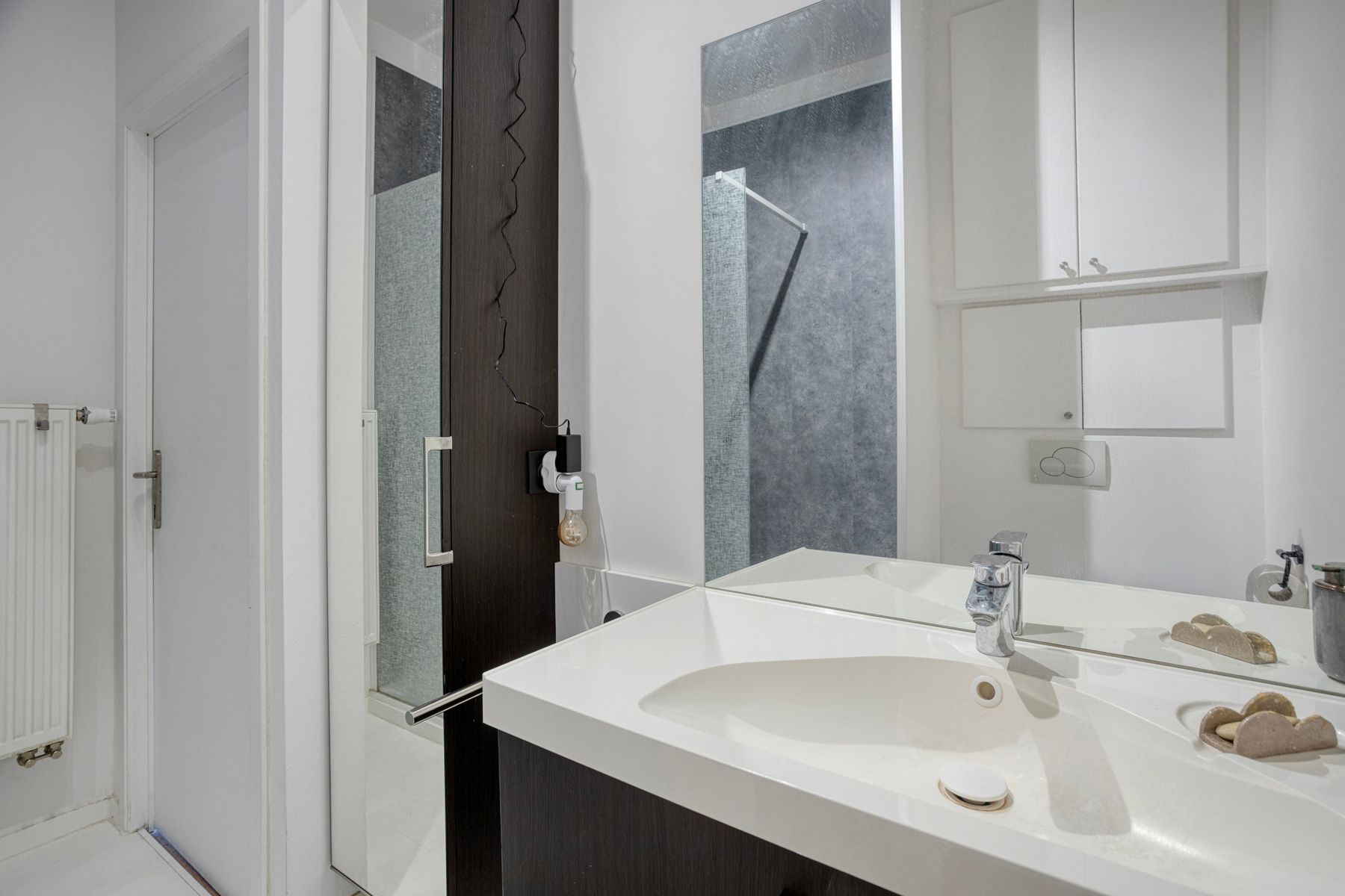 Lichtrijk en goed onderhouden appartement met 2 slaapkamers foto 19