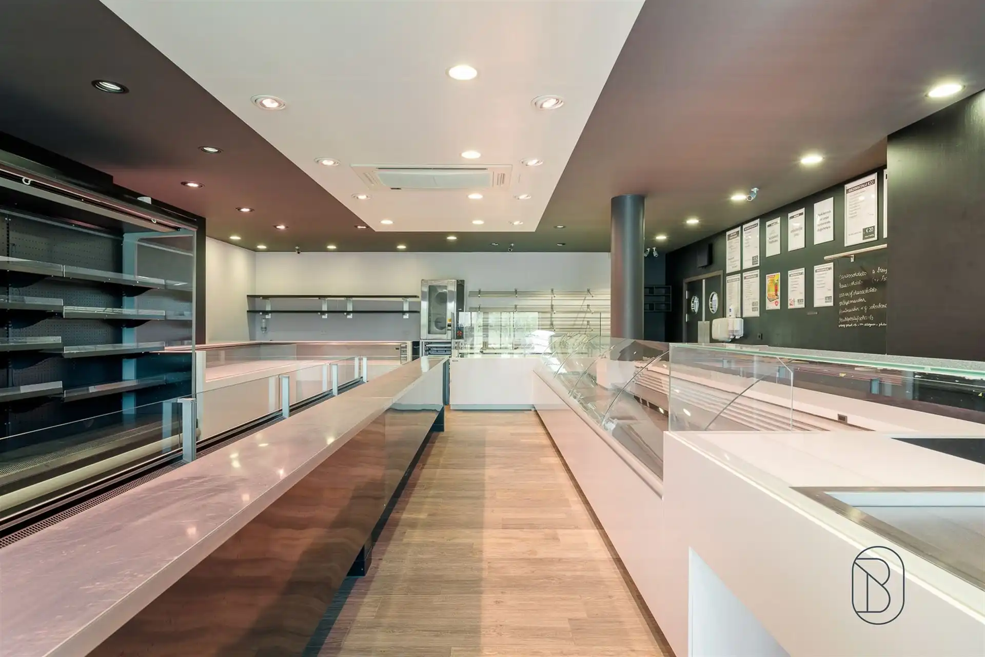 Veelzijdig handelspand met atelier op commerciële toplocatie foto 11