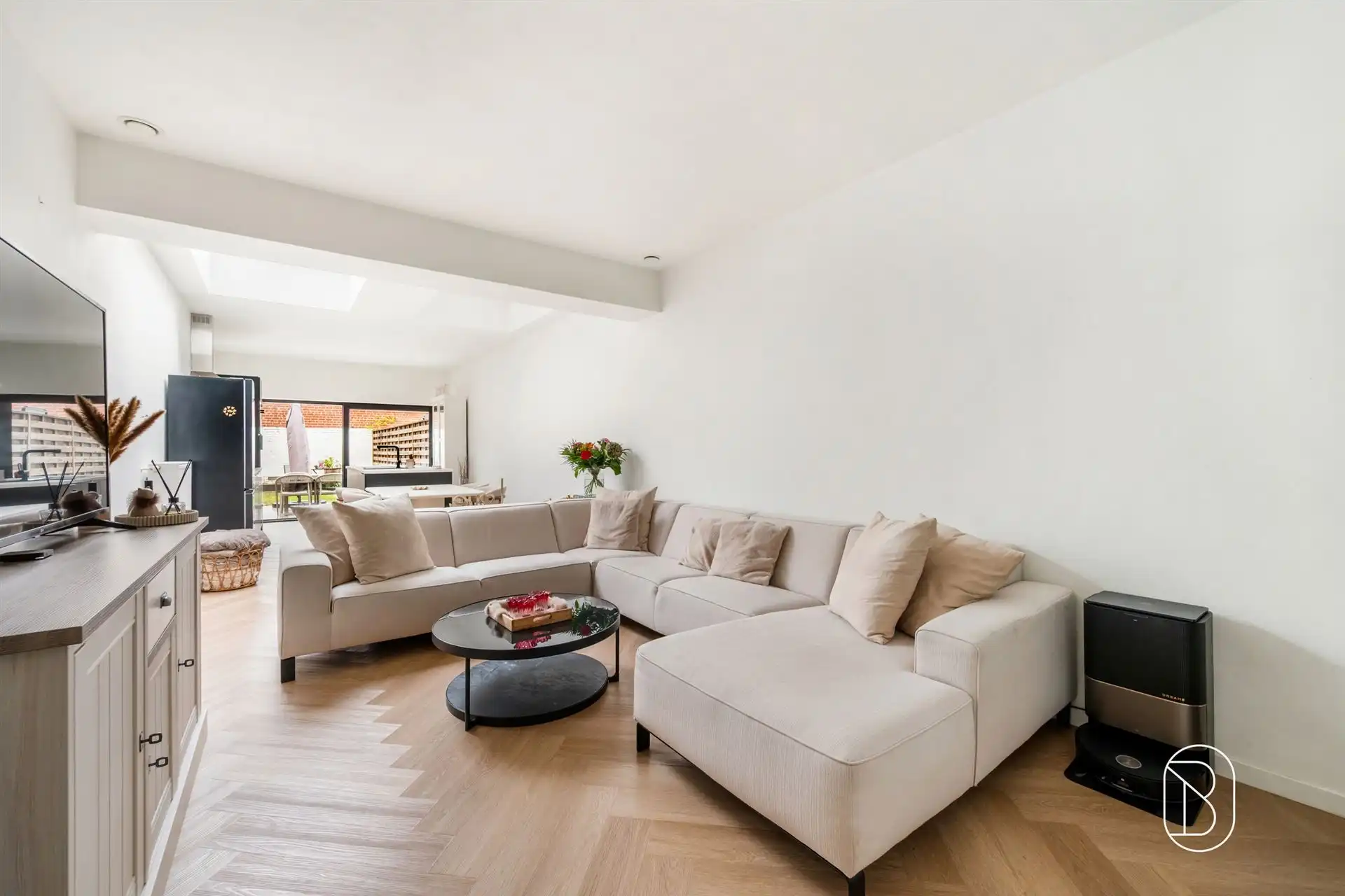 Gerenoveerde woning met 3 slpk en tuin in Kortrijk! foto {{pictureIndex}}