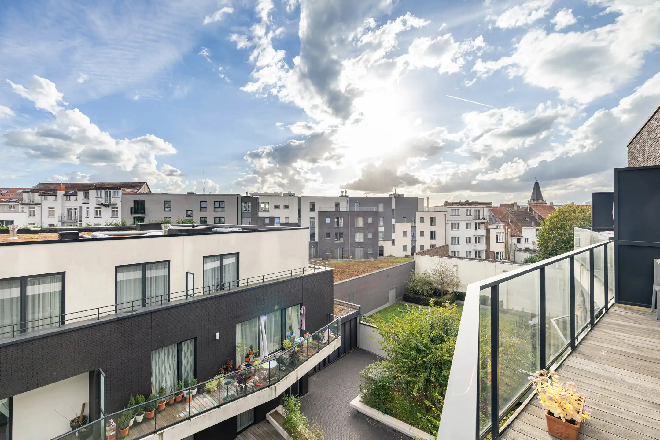 Appartement met 2 slaapkamers, grote terrass & parkeerplaats foto 17