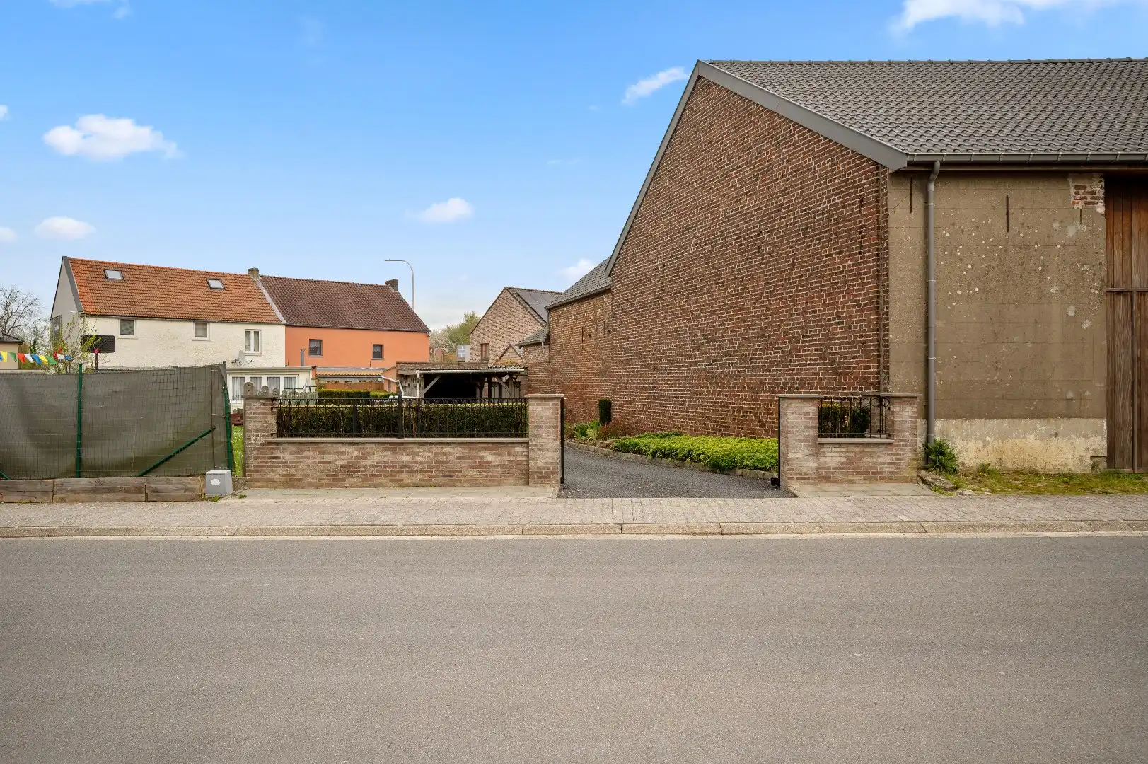 Instapklare rijwoning te Boutersem met tuin en 2 garages foto 27