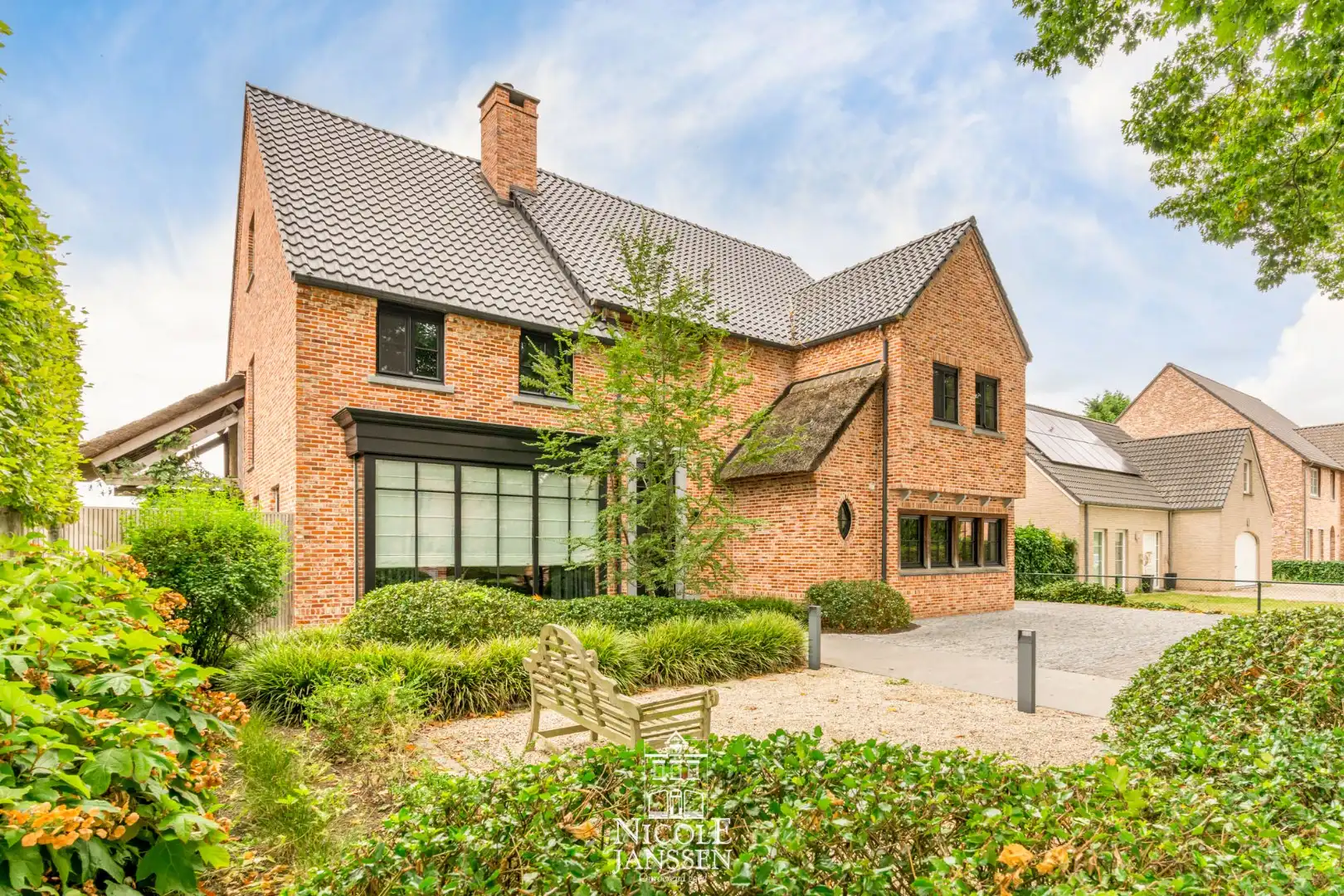 Luxueus afgewerkt landhuis met vier slaapkamers en gezellige tuin  foto 2