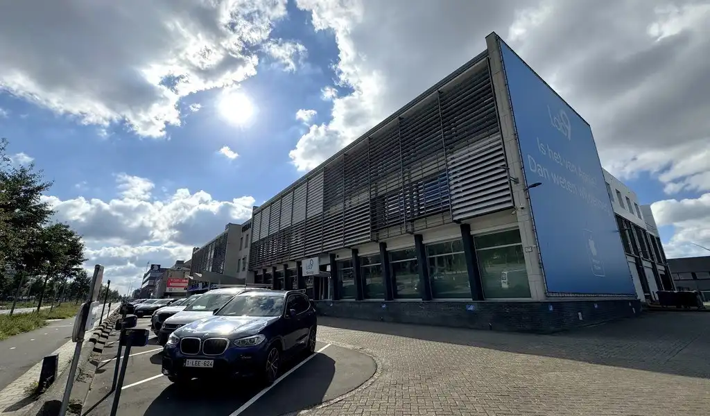 Magazijn met mogelijkheid tot kantoren te huur aan de Noorderlaan  in Antwerpen foto 9