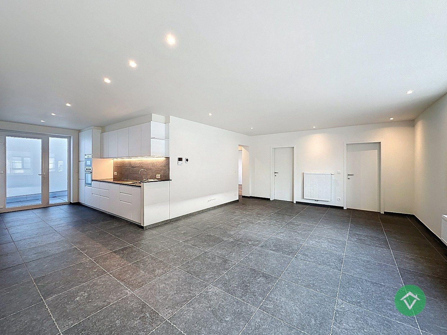 Volledig gerenoveerd gelijkvloers appartement in nostalgische ligging – De Mokker, Koekelare foto 5