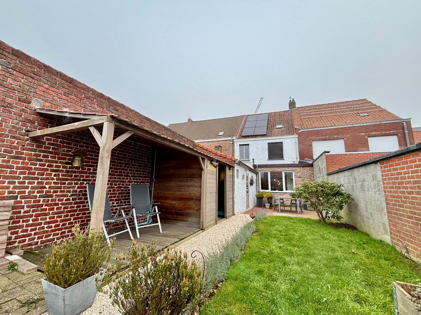 GOED ONDERHOUDEN WONING MET 3SLPK, PRACHTIGE BADKAMER EN GOED ONDERHOUDEN TUIN foto 13