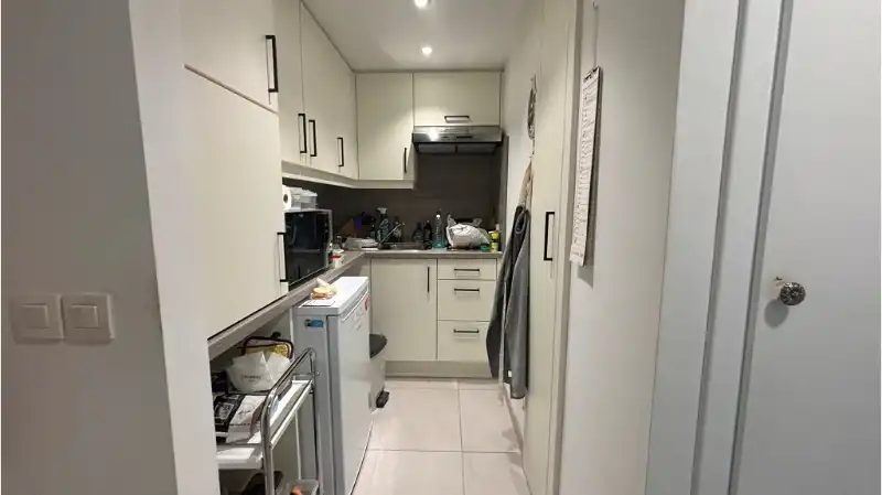 Gerenoveerde SERVICEFLAT met TERRAS en STANDPLAATS te koop in Assebroek Brugge foto 5