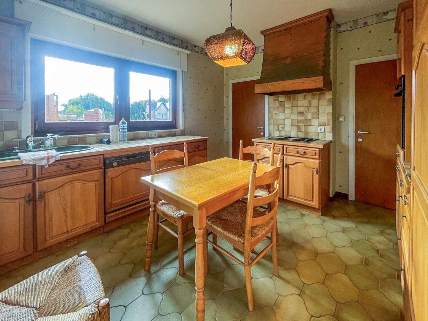 Te renoveren viergevelwoning met tuin foto 4