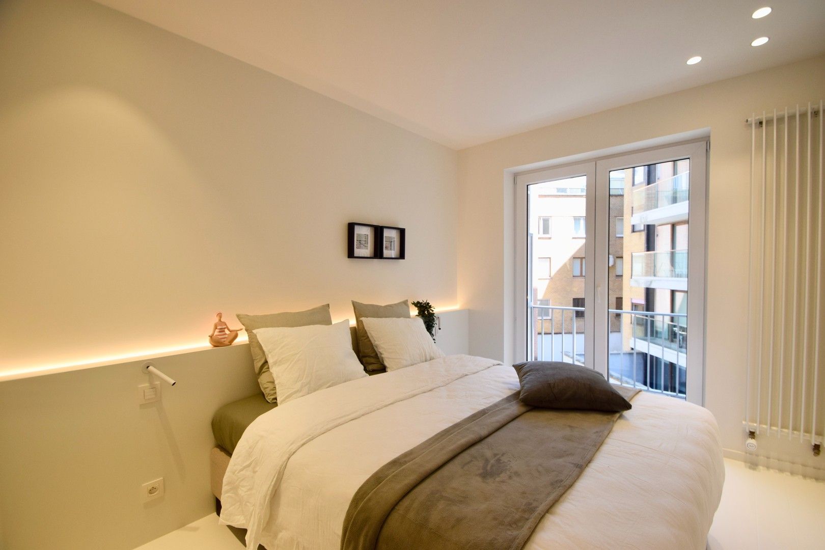 Lichtrijk gerenoveerd appartement nabij de winkels, het strand en de zee. foto 10