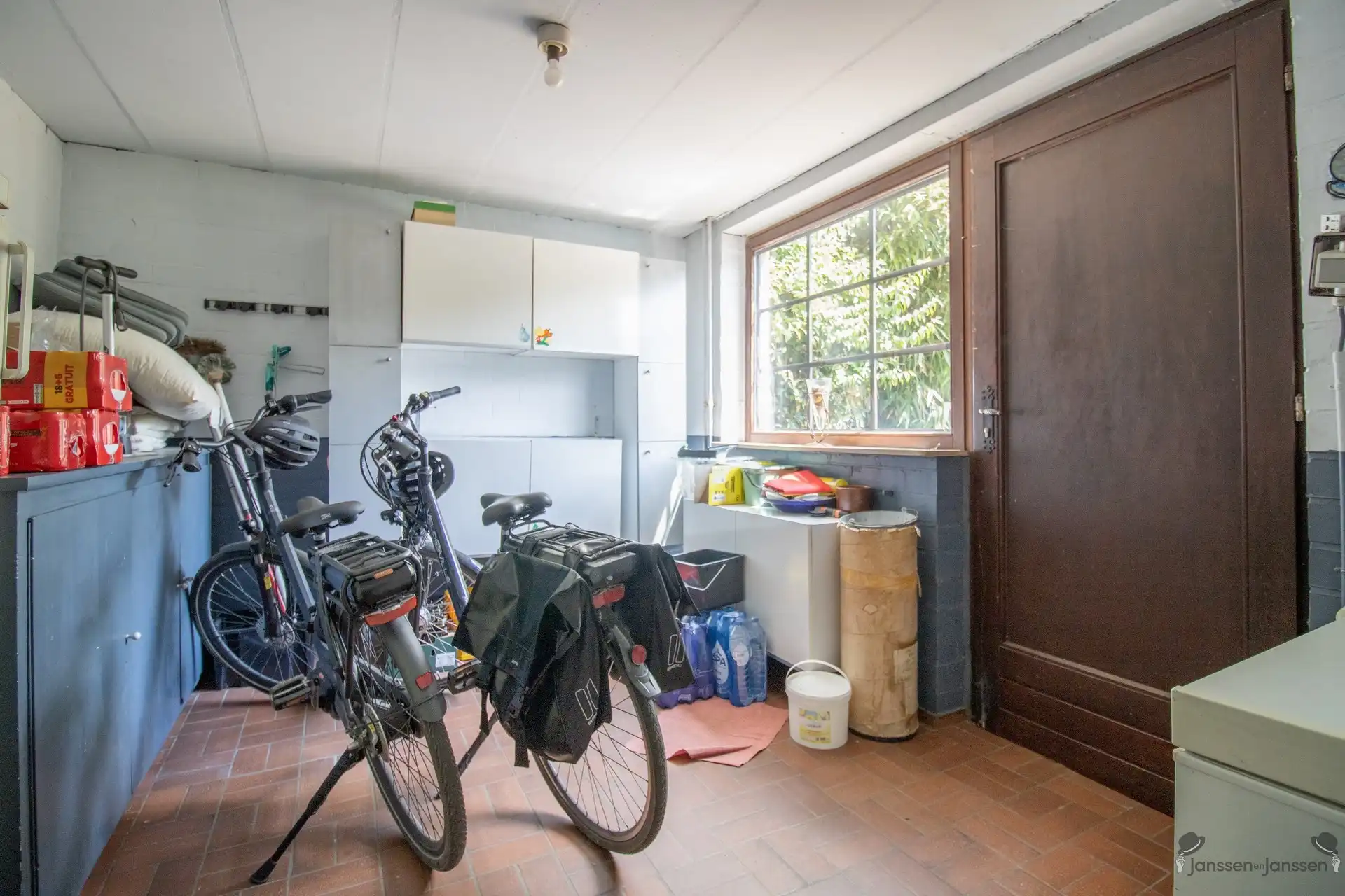 Ruime woning met min. 3 slaapkamers, polyvalente zolderruimte van 60 m² en zwembad foto 18