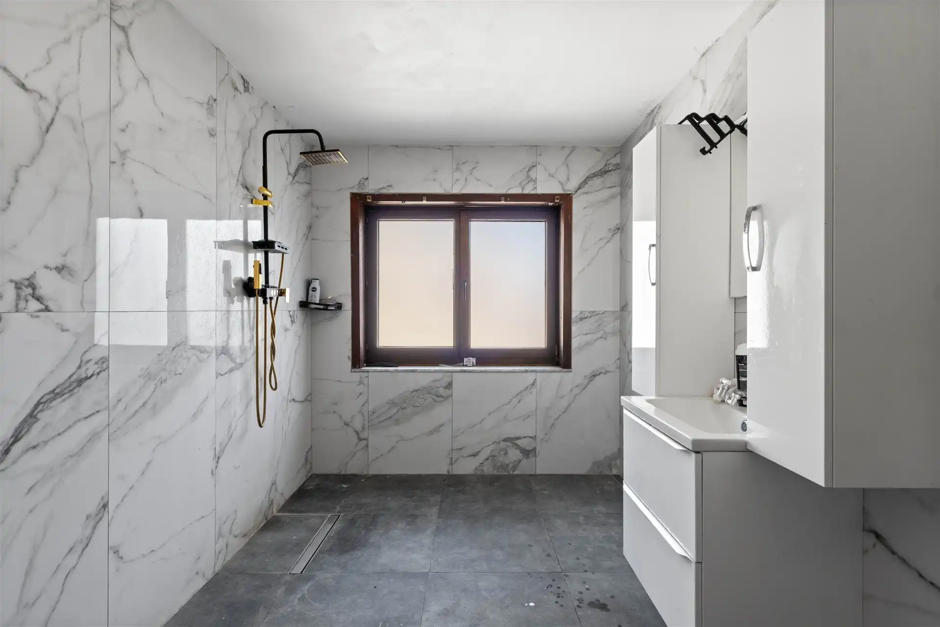 Halfopen bebouwing met magazijn (225m²) foto 16