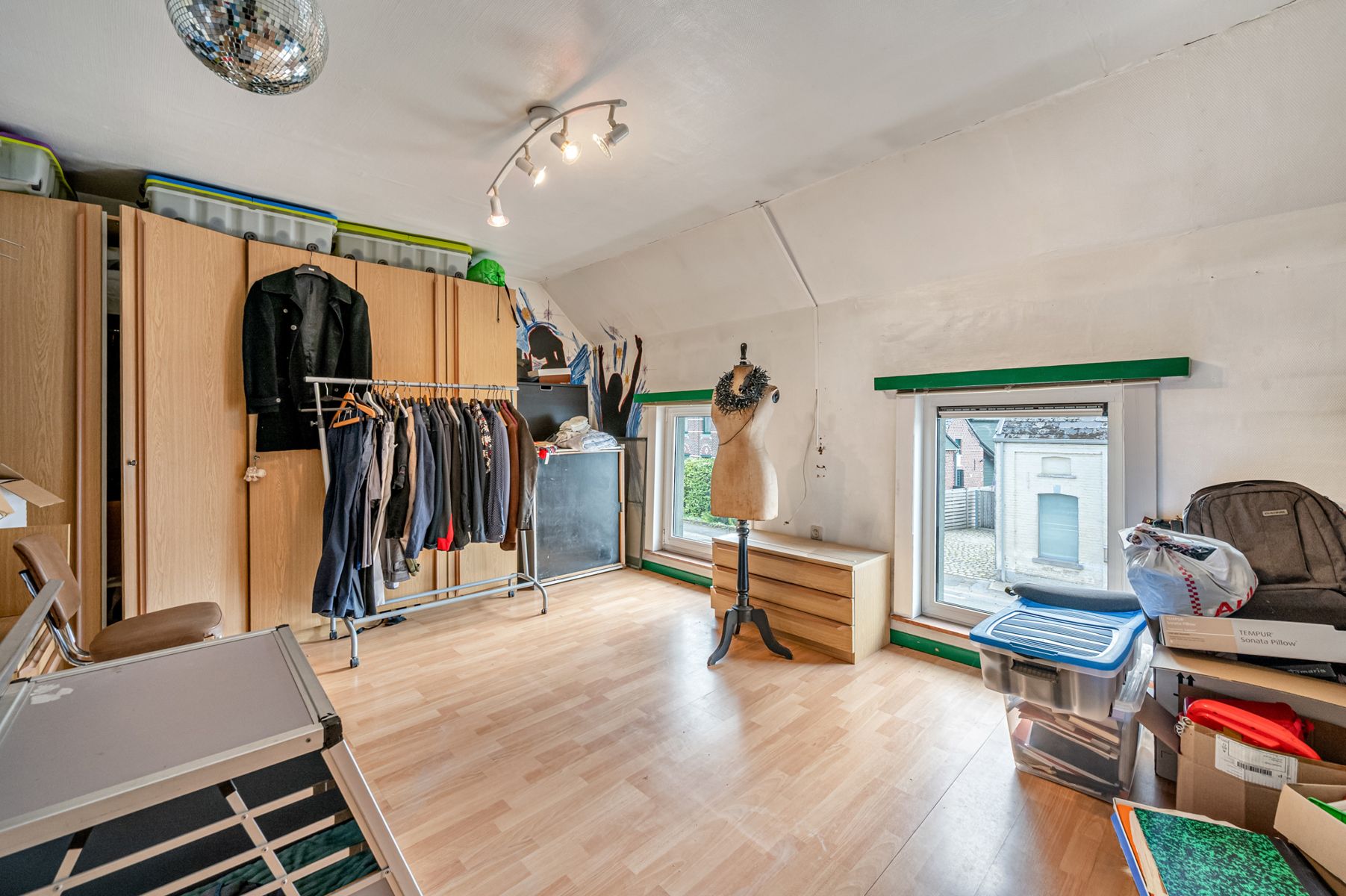 Ruime woning met atelier en garage op perceel van 32 are  foto 27