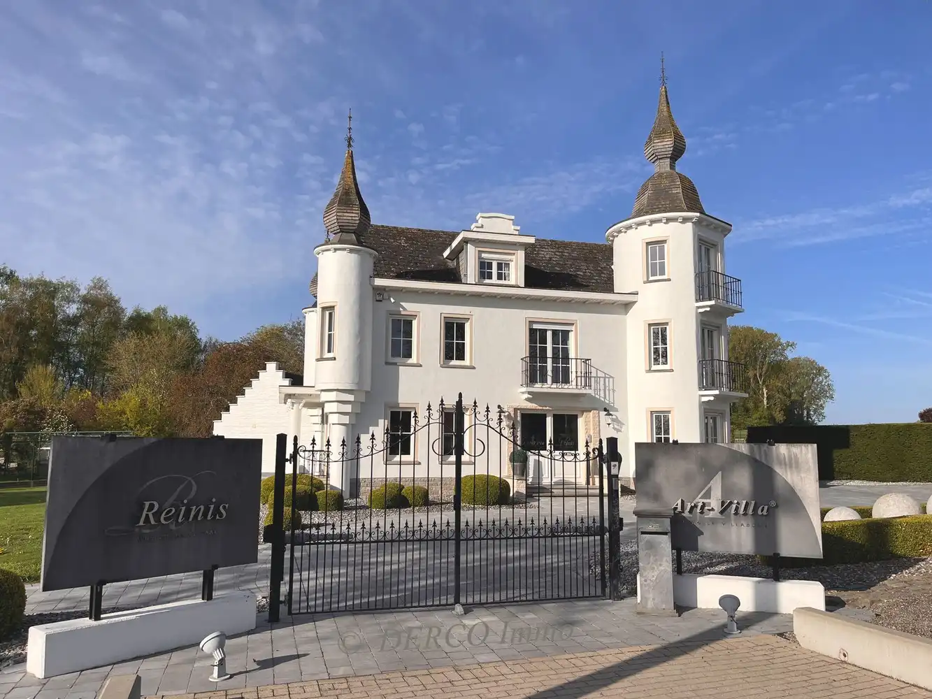 KLASSE  villa met bijzondere UITSTRALING       (momenteel privé + kantoren + kangoeroewoning) foto 2