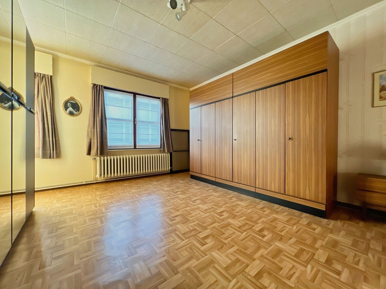 Topper! Stijlvolle woning met zonnige tuin + 2x garage foto 16