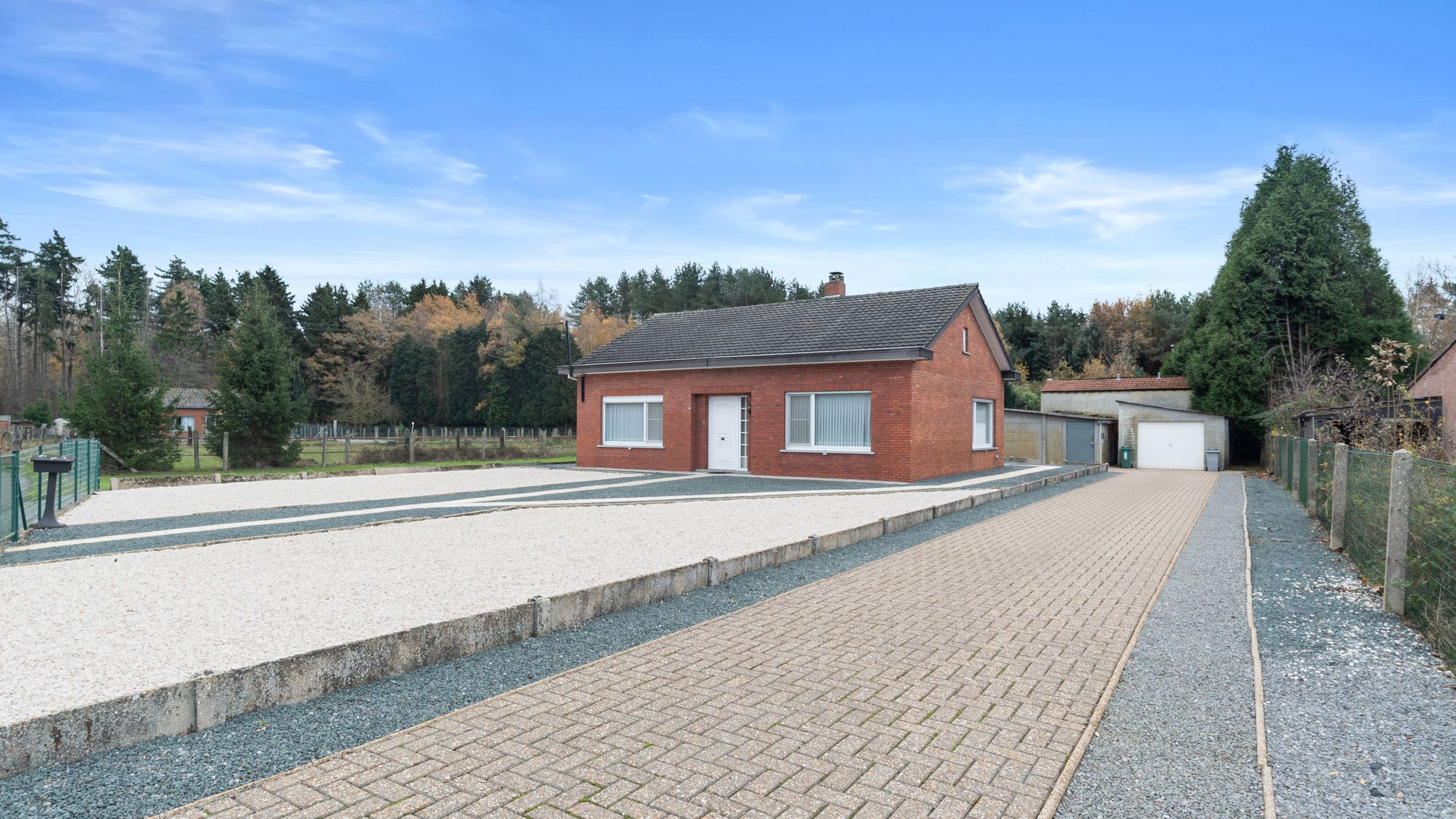 Landelijk gelegen woning op 50 are grond. foto 3