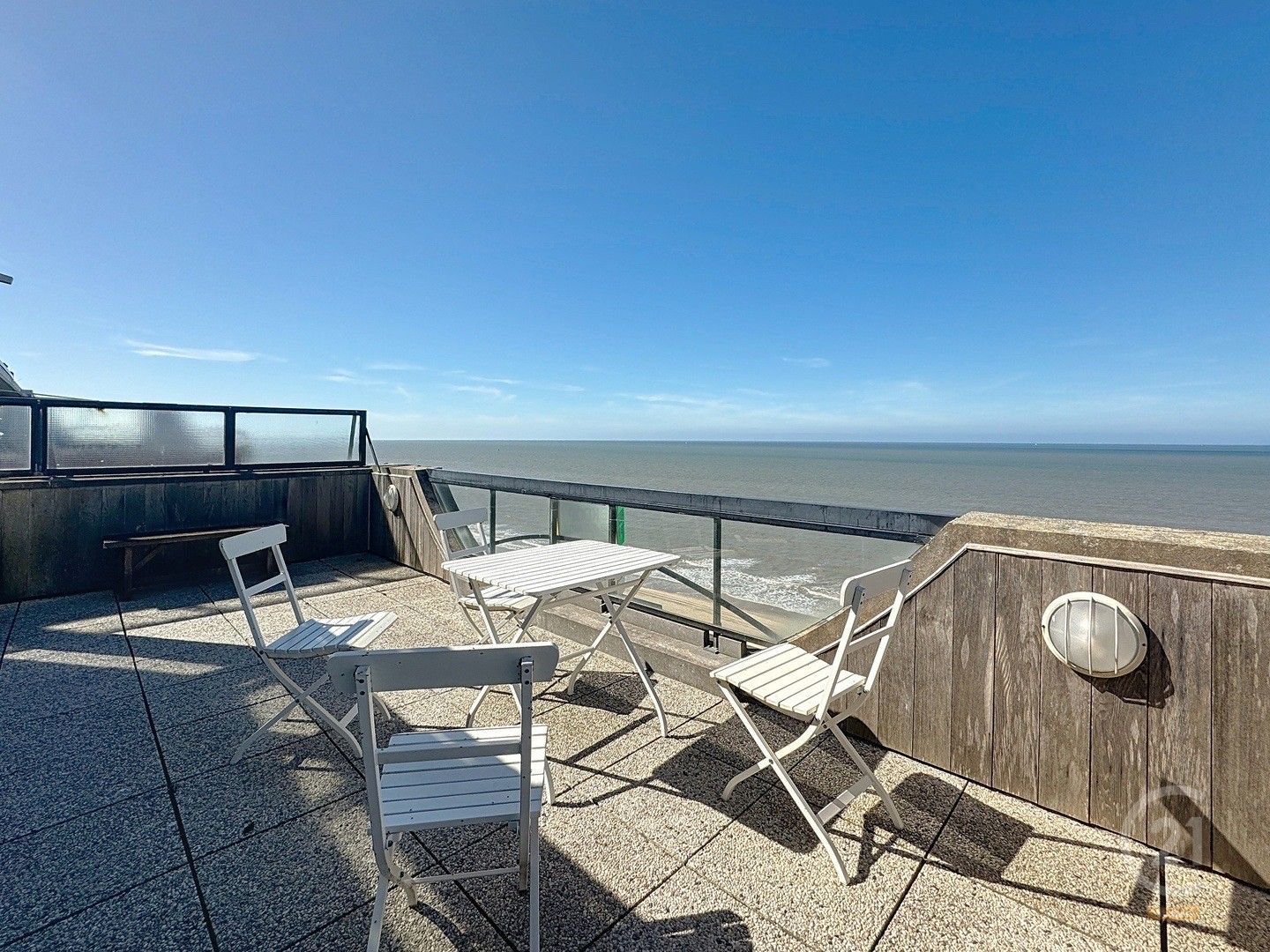 Hoofdfoto van de publicatie: Penthouse appartement met 2 slaapkamers op de zeedijk van Westende
