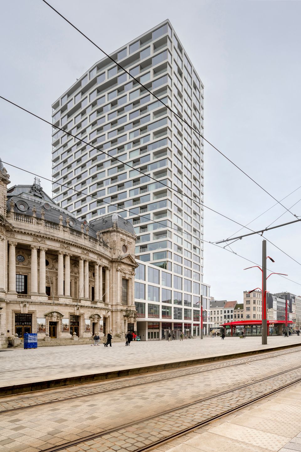 Hoogwaardig afgewerkt appartement in Antwerp Tower foto 16