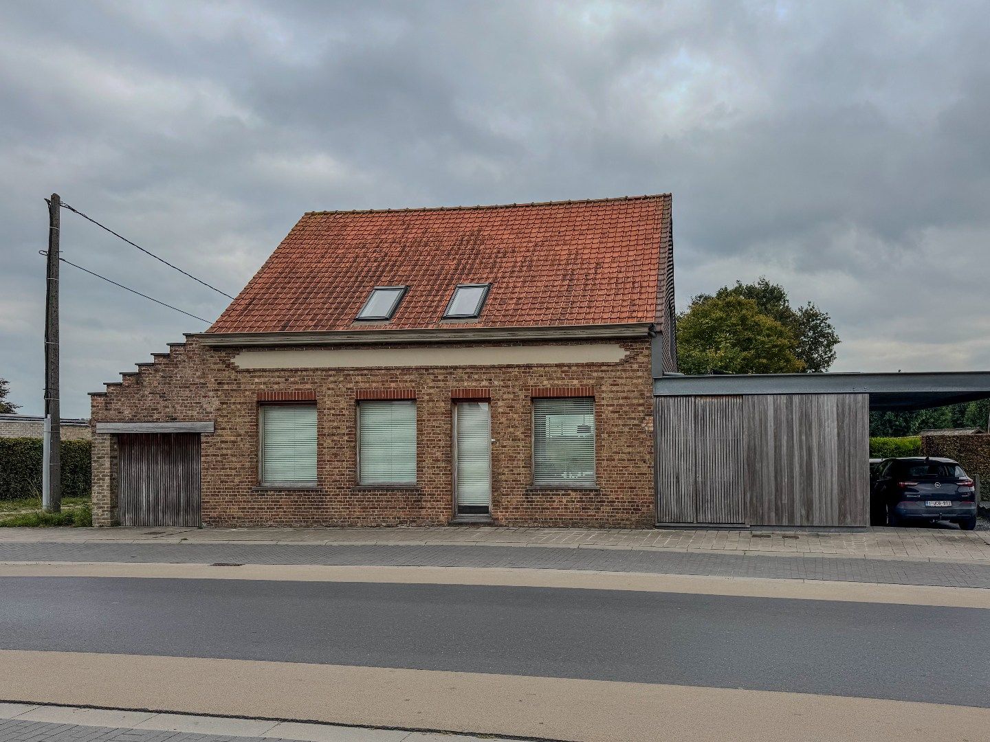 Prachtig gerenoveerde woning met 4 slaapkamers, dubbele carport en tuin. foto 29