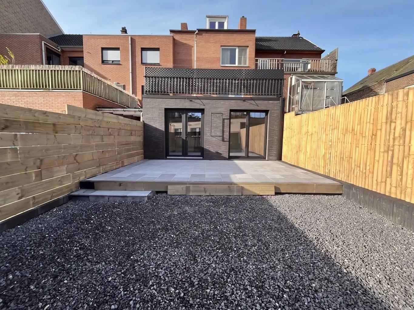 Instapklaar gelijkvloers appartement met 2 slaapkamers, koer en kelderberging, gelegen in het centrum van Maaseik. foto 10