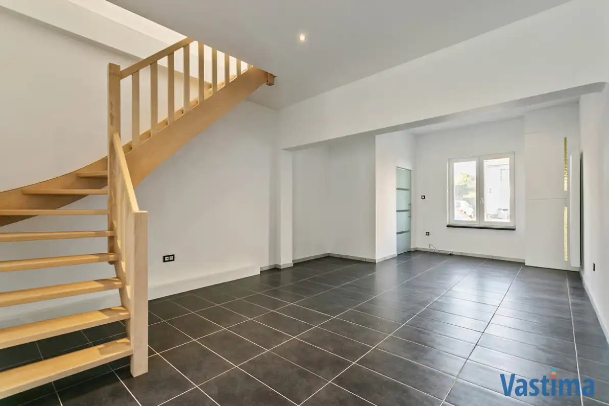 Gerenoveerde woning met 1 slaapkamer, 2 hobbyruimtes en ruim terras foto 3