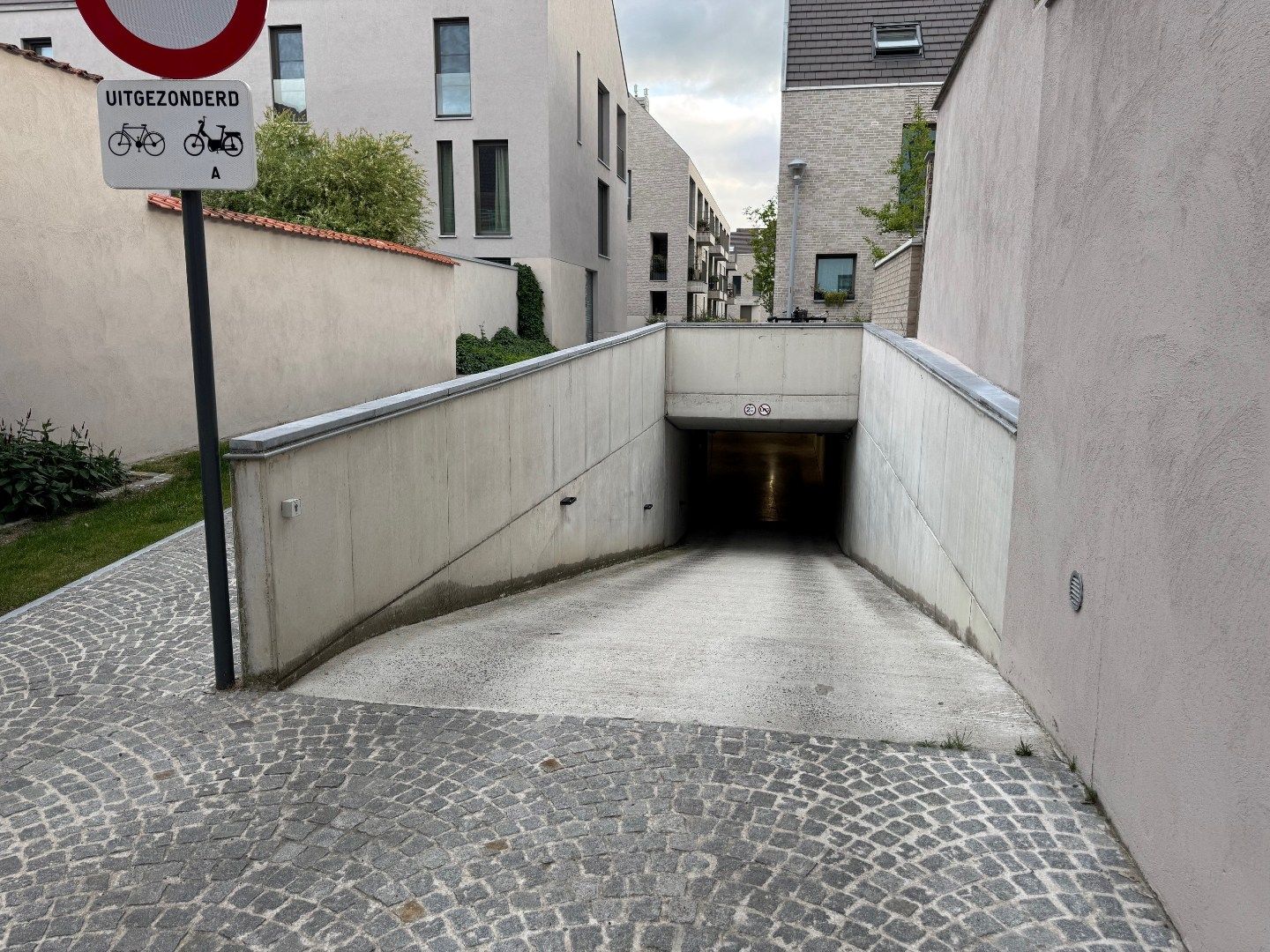 Centraal gelegen en makkelijk in te rijden autostandplaats foto 4